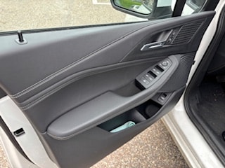 BMW 223i Active Tourer xDrive DKG-image-6