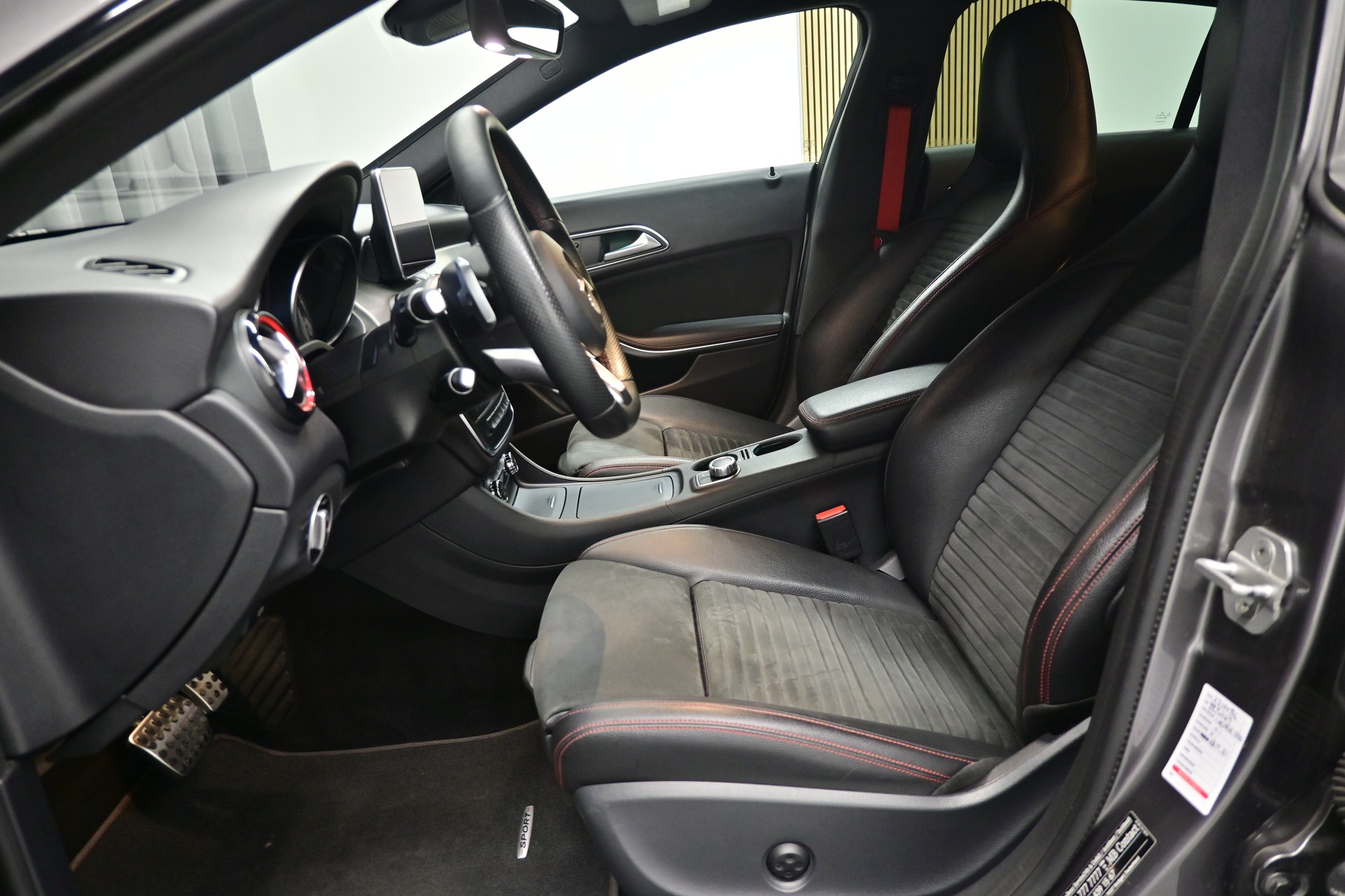 MERCEDES-BENZ CLA Shooting Brake 250 Sport 4Matic 7G-DCT-image-12