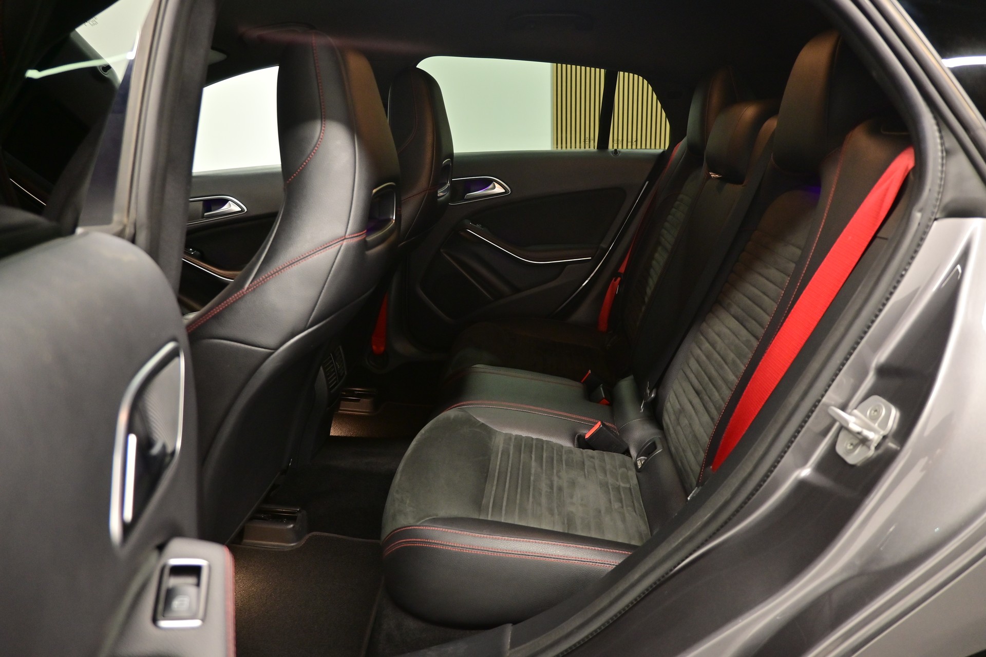 MERCEDES-BENZ CLA Shooting Brake 250 Sport 4Matic 7G-DCT-image-17