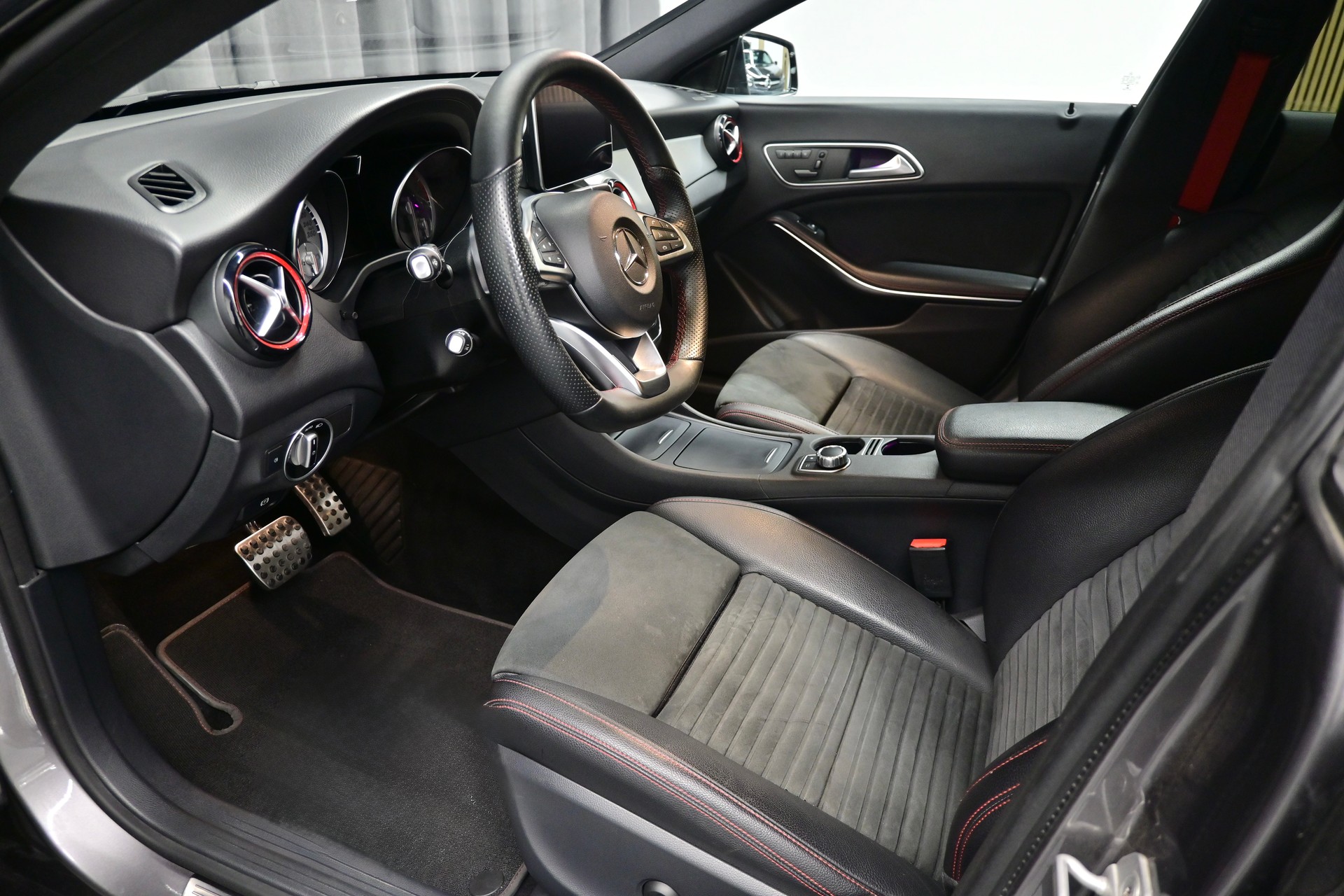 MERCEDES-BENZ CLA Shooting Brake 250 Sport 4Matic 7G-DCT-image-14