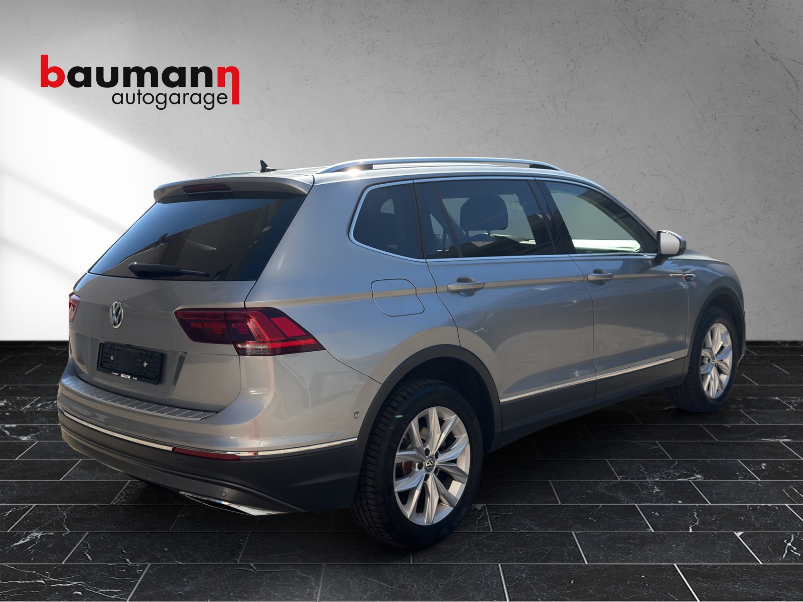 VW Tiguan Allspace 2.0TSI Highline 4Motion DSG-image-2