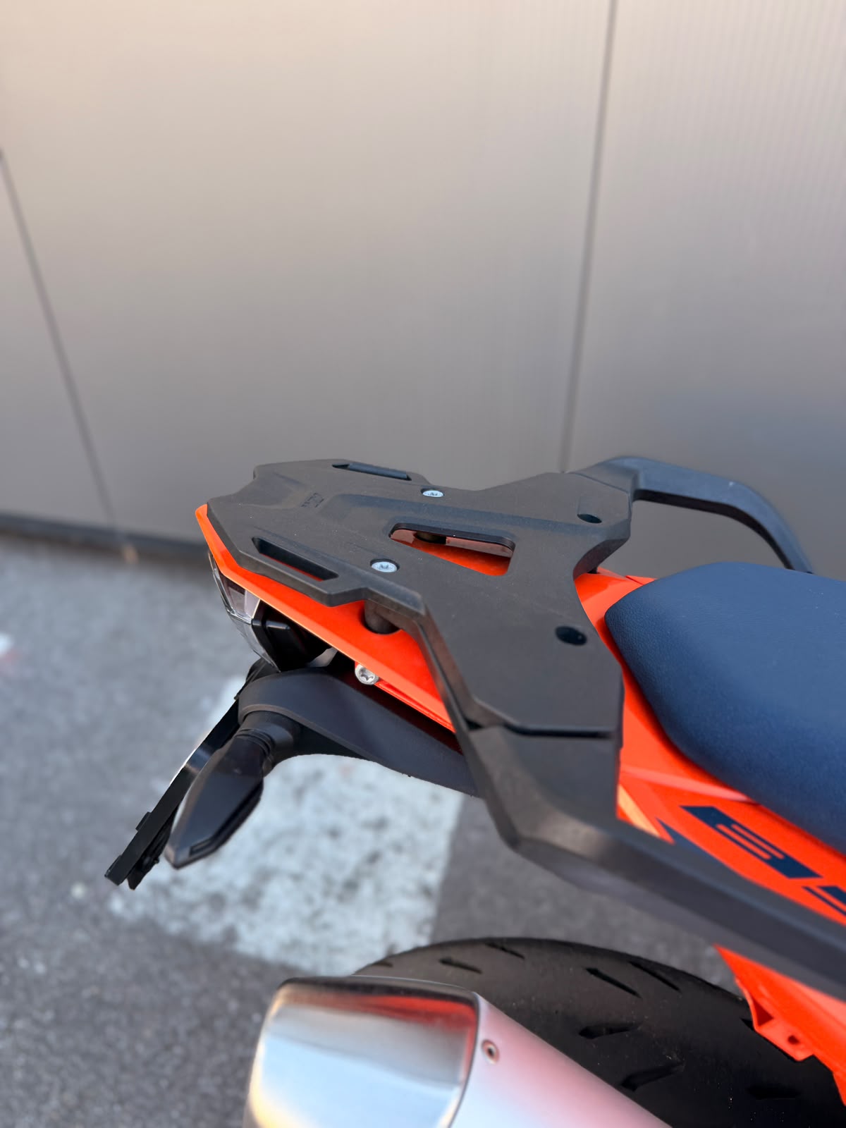 KTM 890 SMT-showroom-element-3