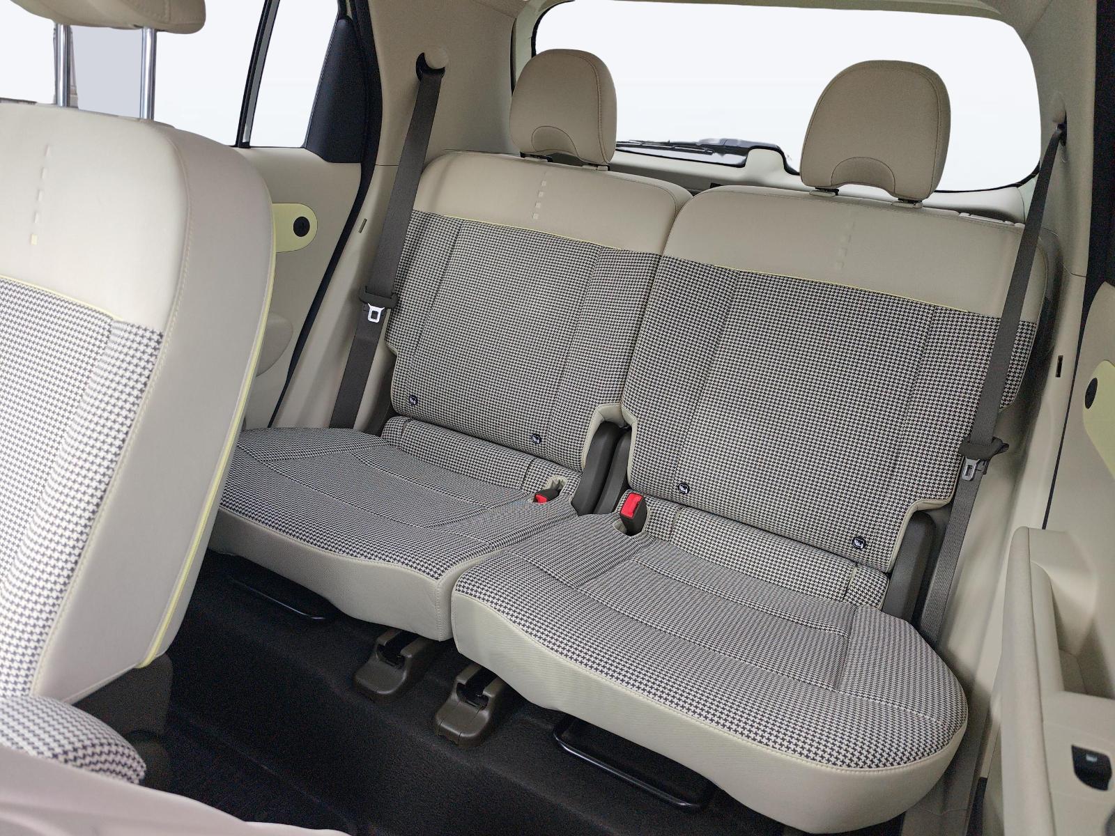 HYUNDAI Inster 49 kWh Electric Amplia-image-8