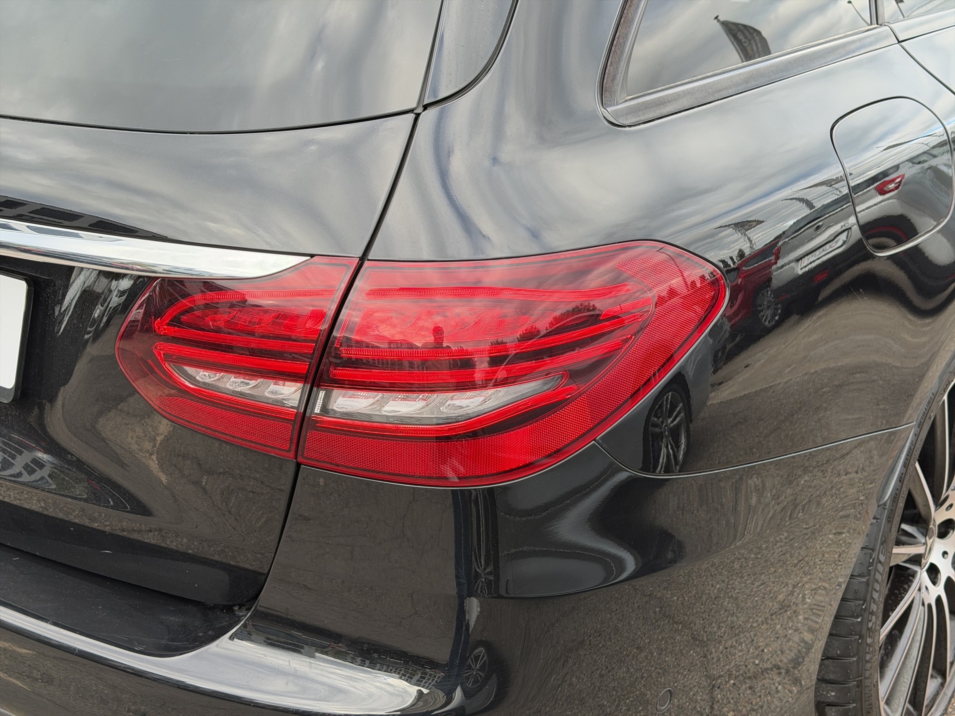 MERCEDES-BENZ C 300 d AMG Line 4Matic 9G-Tronic-image-21