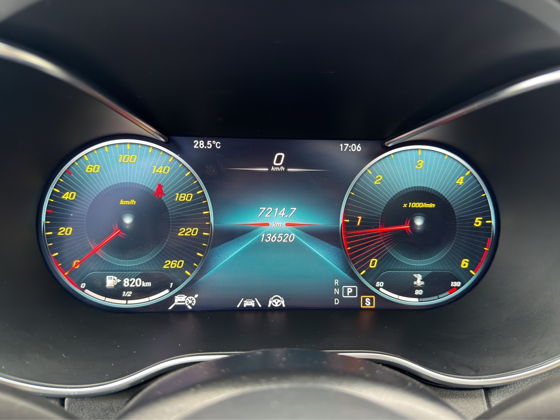 MERCEDES-BENZ C 300 d AMG Line 4Matic 9G-Tronic-image-19