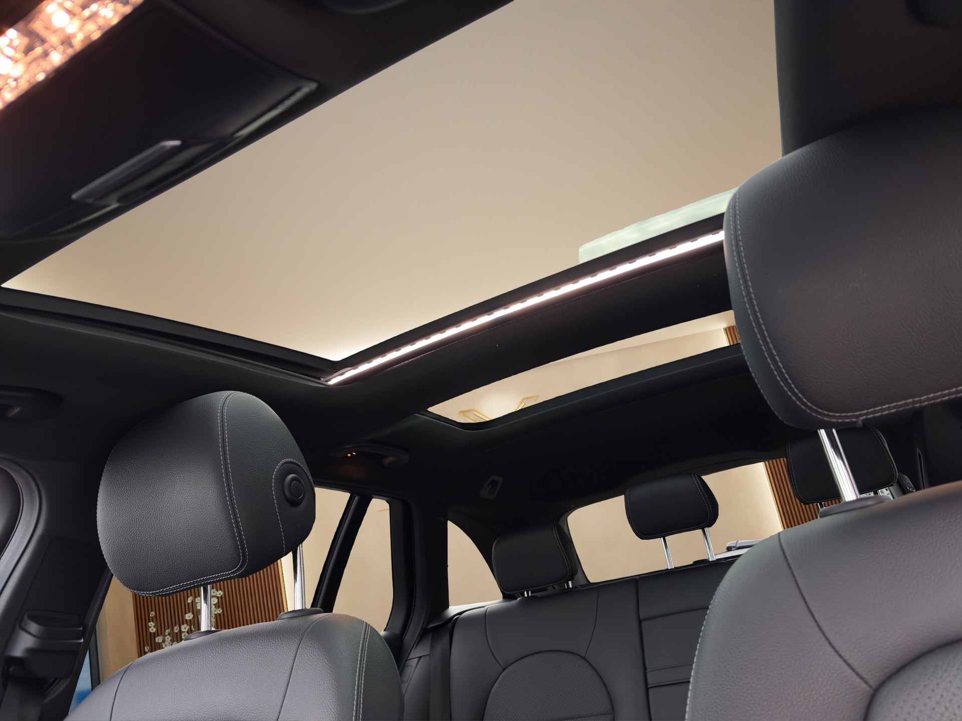 MERCEDES-BENZ C 300 d AMG Line 4Matic 9G-Tronic-image-10