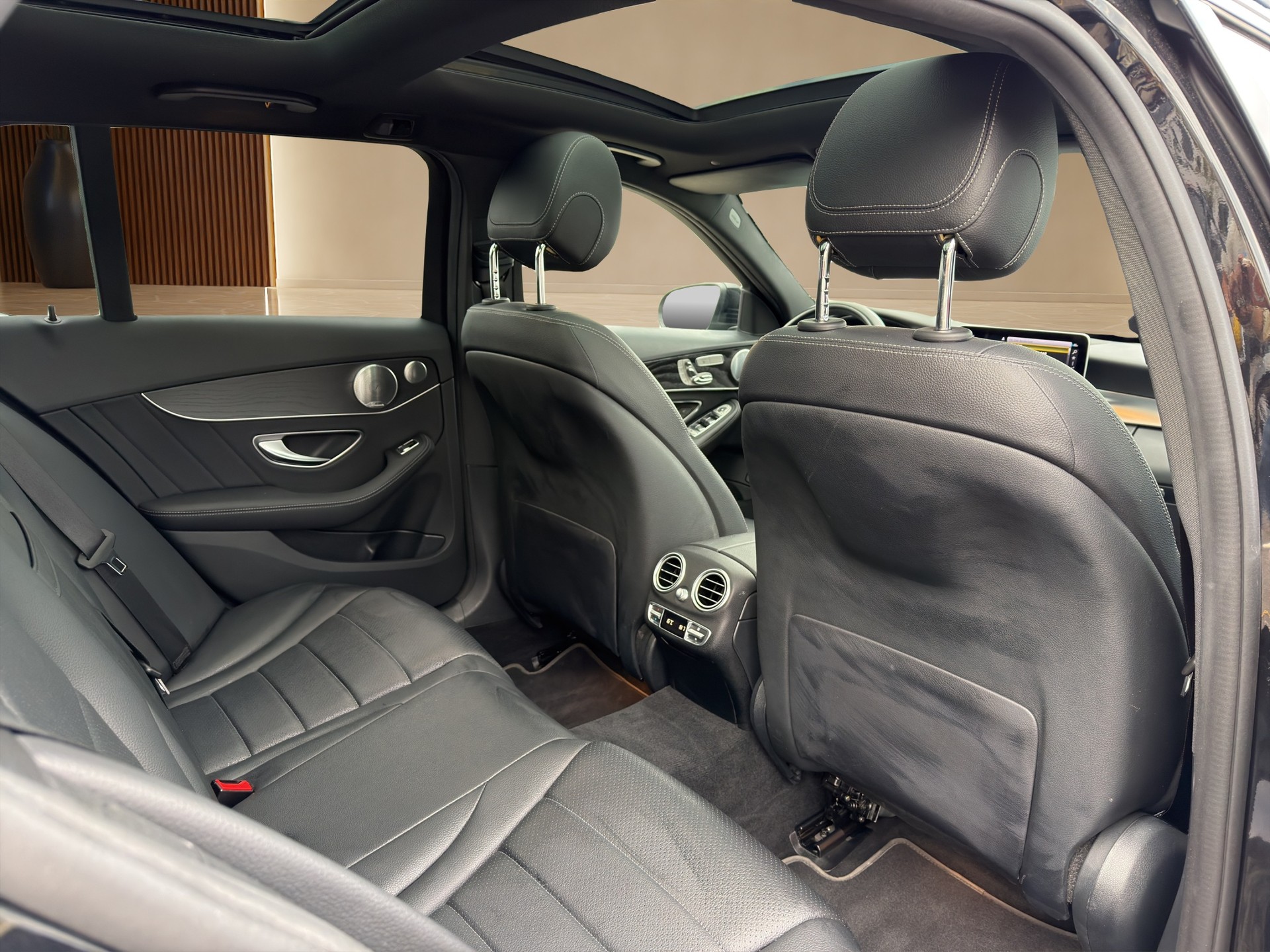 MERCEDES-BENZ C 300 d AMG Line 4Matic 9G-Tronic-image-12