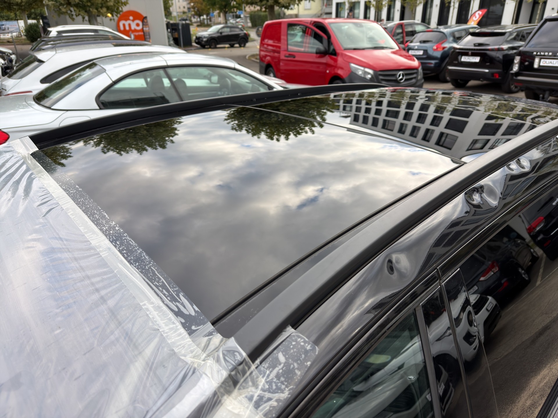 MERCEDES-BENZ C 300 d AMG Line 4Matic 9G-Tronic-image-31