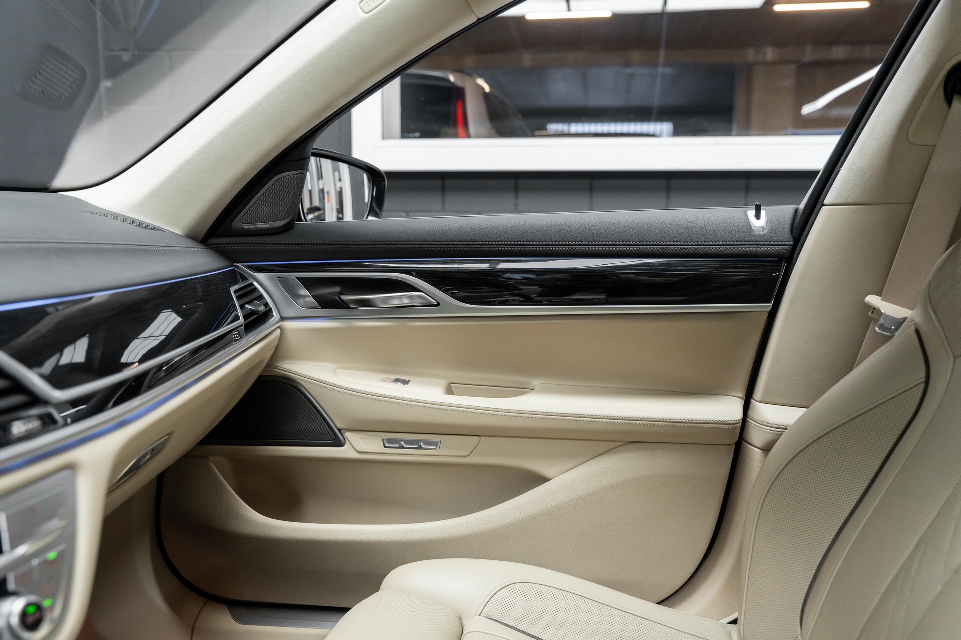 BMW 740Ld xDrive Steptronic-image-12