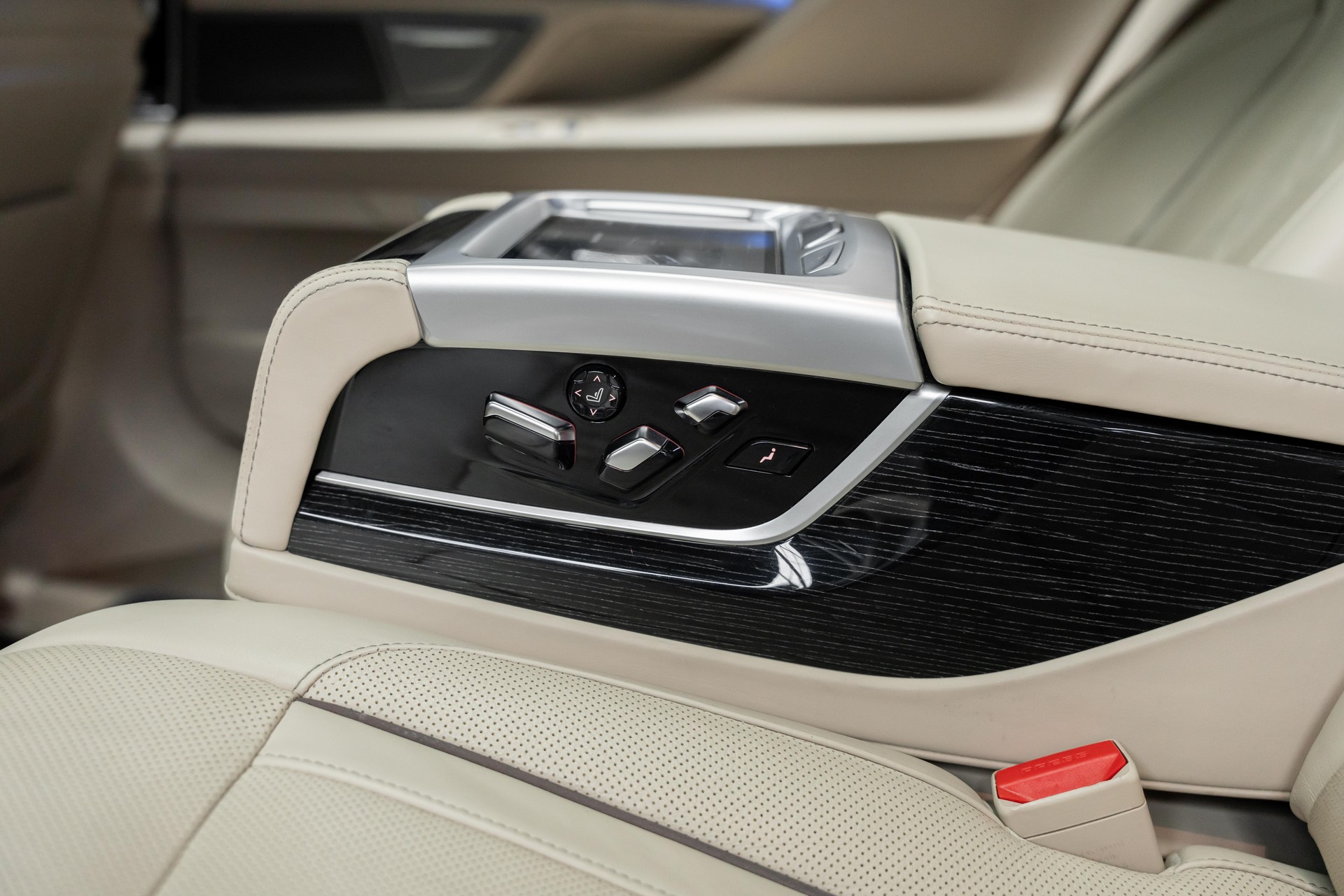 BMW 740Ld xDrive Steptronic-image-19