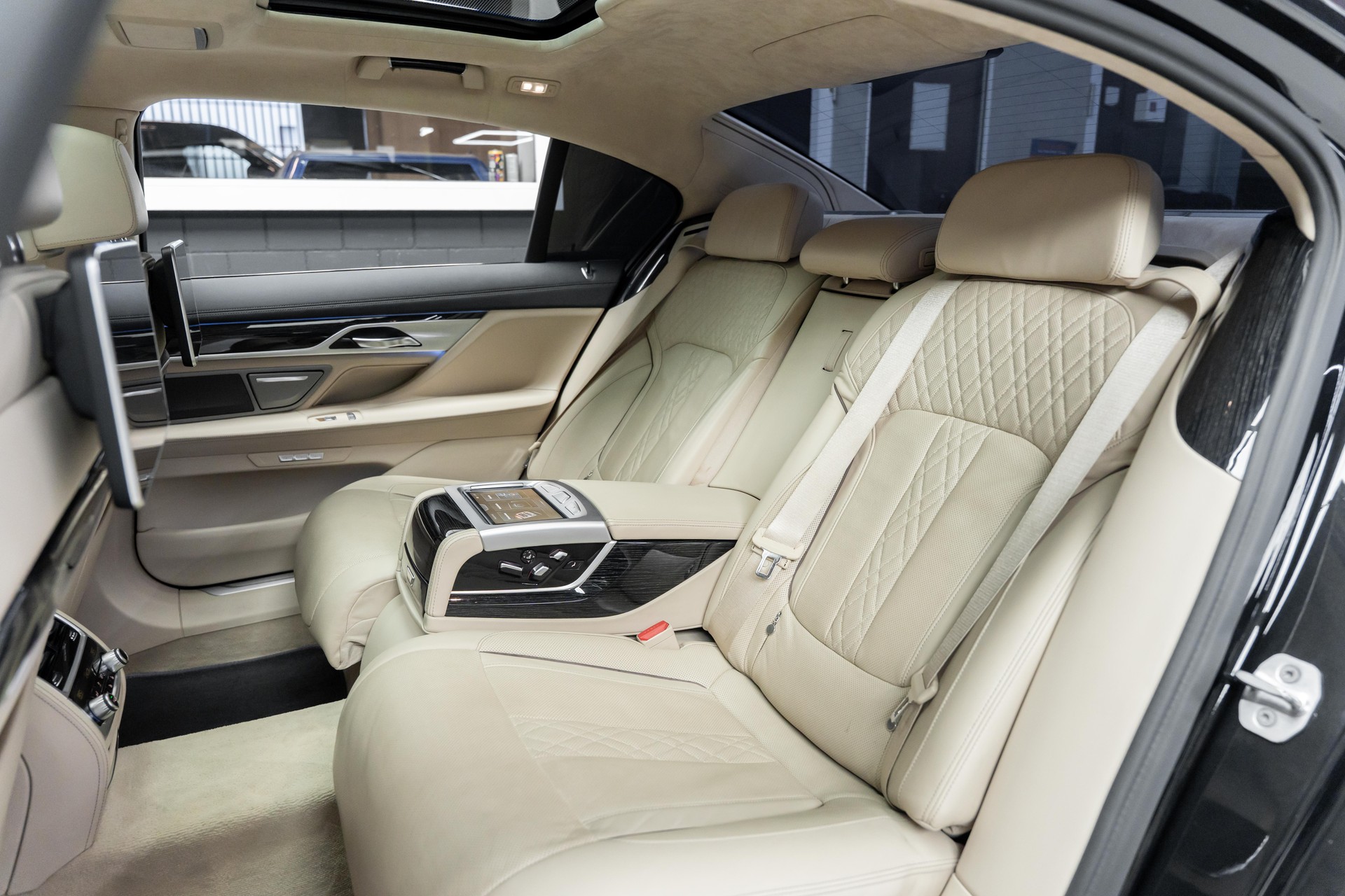 BMW 740Ld xDrive Steptronic-image-13
