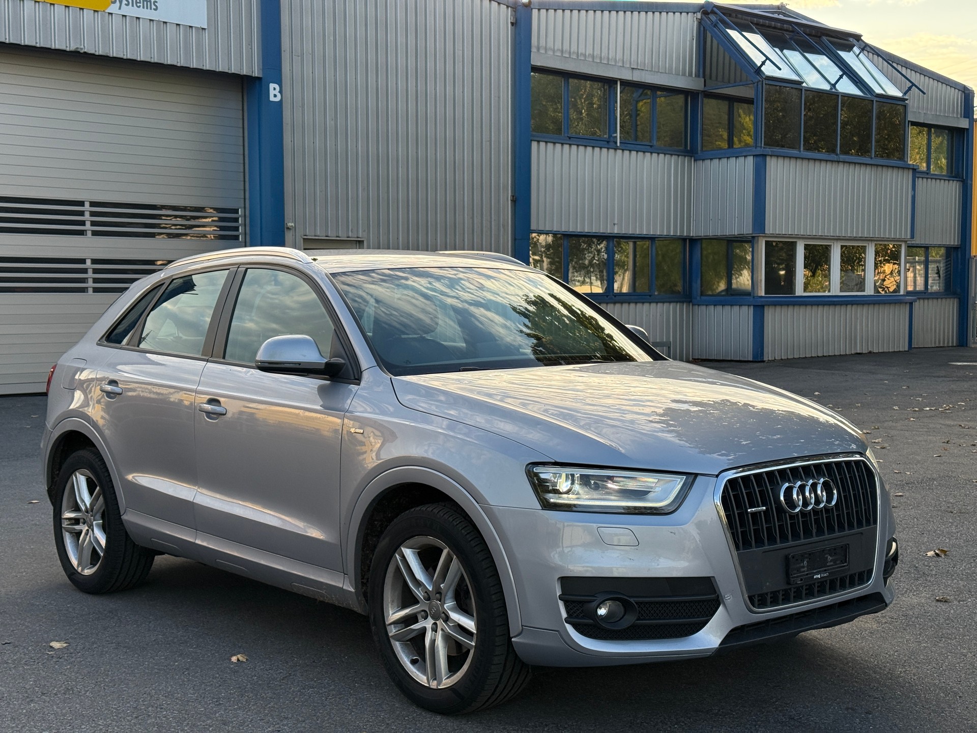 AUDI Q3 2.0 TDI quattro S-Line S-tronic-image-2