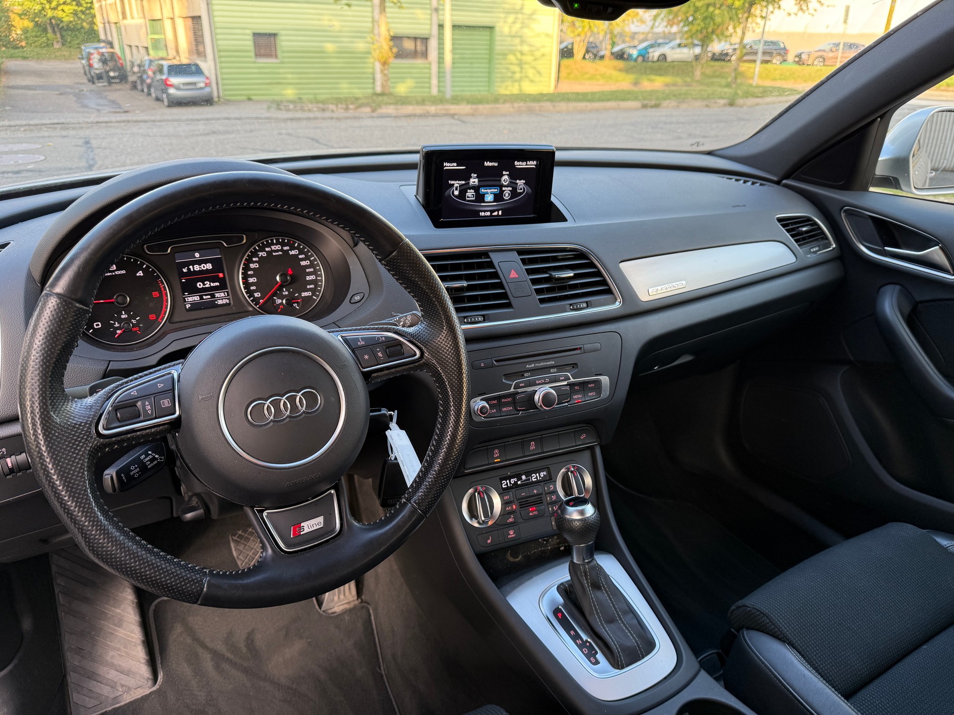 AUDI Q3 2.0 TDI quattro S-Line S-tronic-image-12