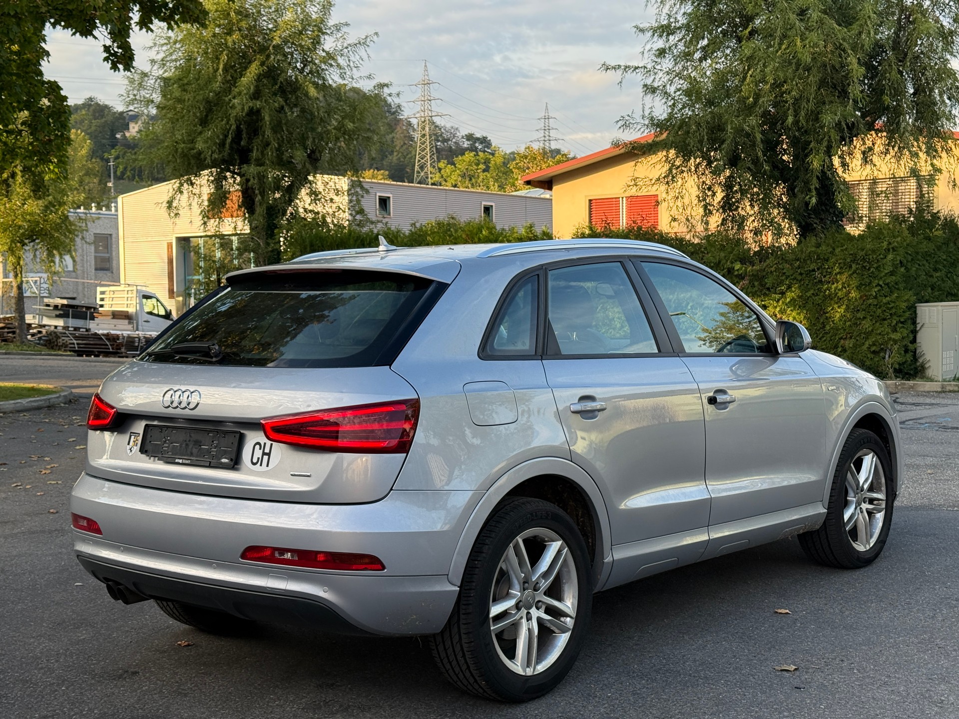 AUDI Q3 2.0 TDI quattro S-Line S-tronic-image-5