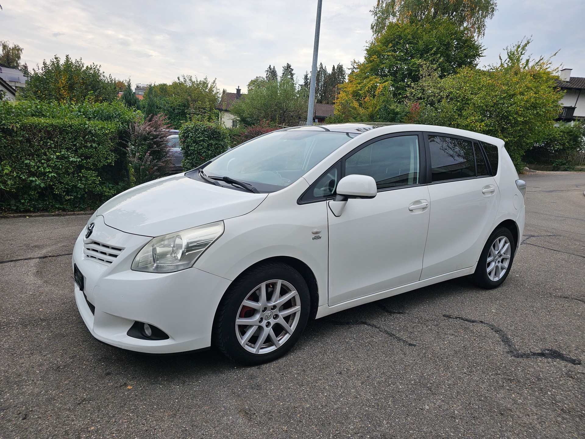 TOYOTA Verso 2.2 D-CAT Linea Sol Automatic-image-0