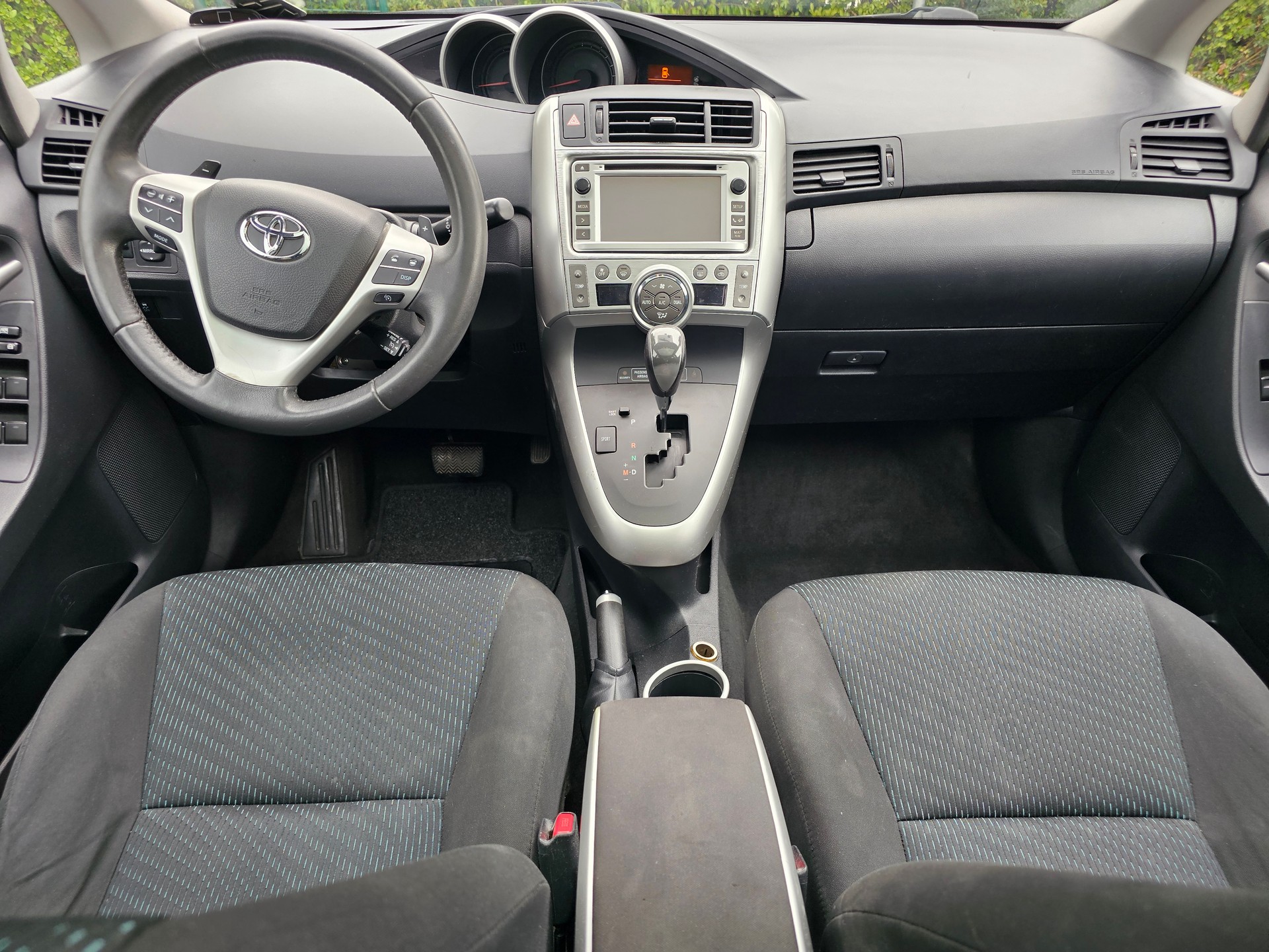 TOYOTA Verso 2.2 D-CAT Linea Sol Automatic-image-8