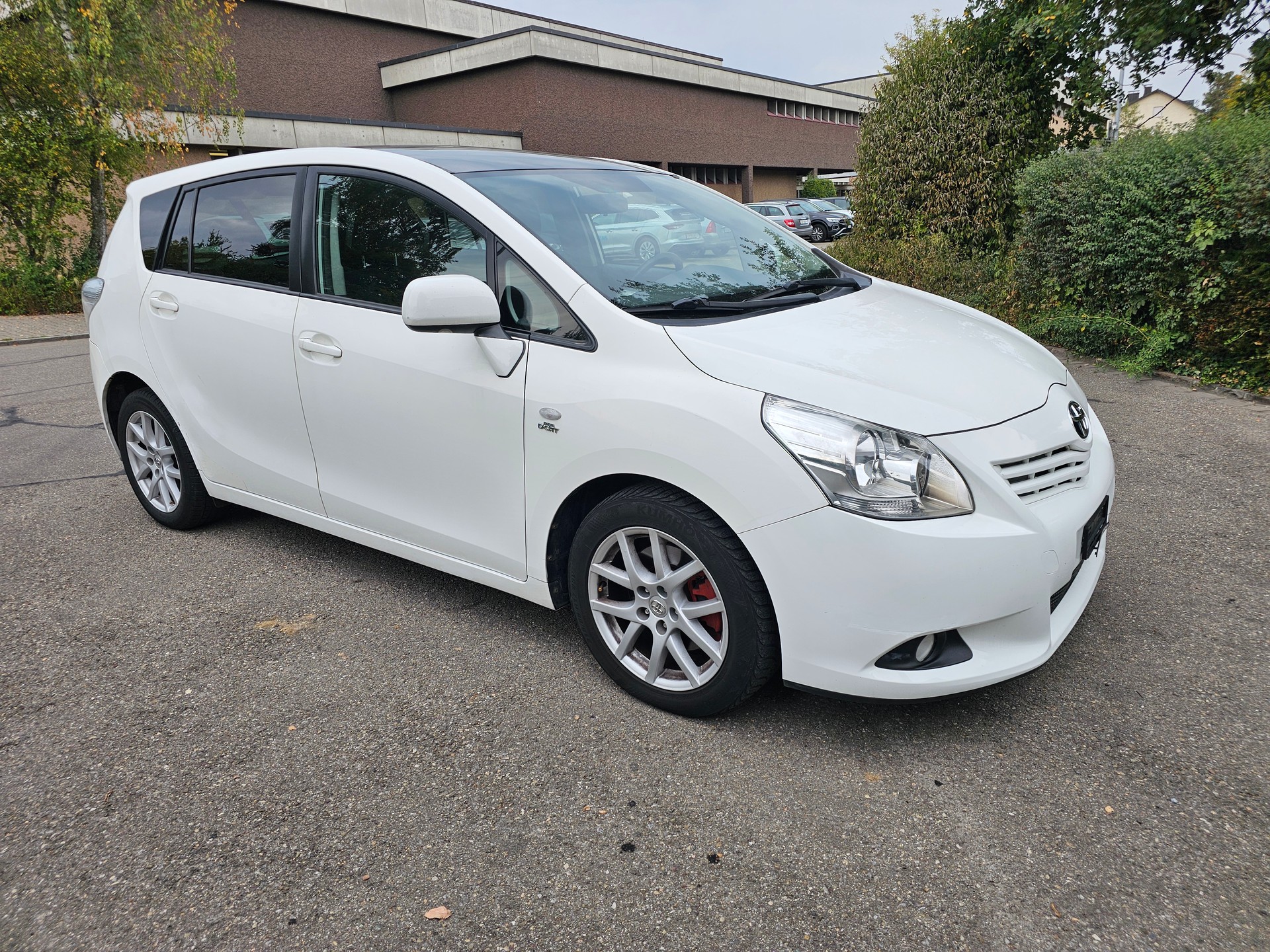 TOYOTA Verso 2.2 D-CAT Linea Sol Automatic-image-2