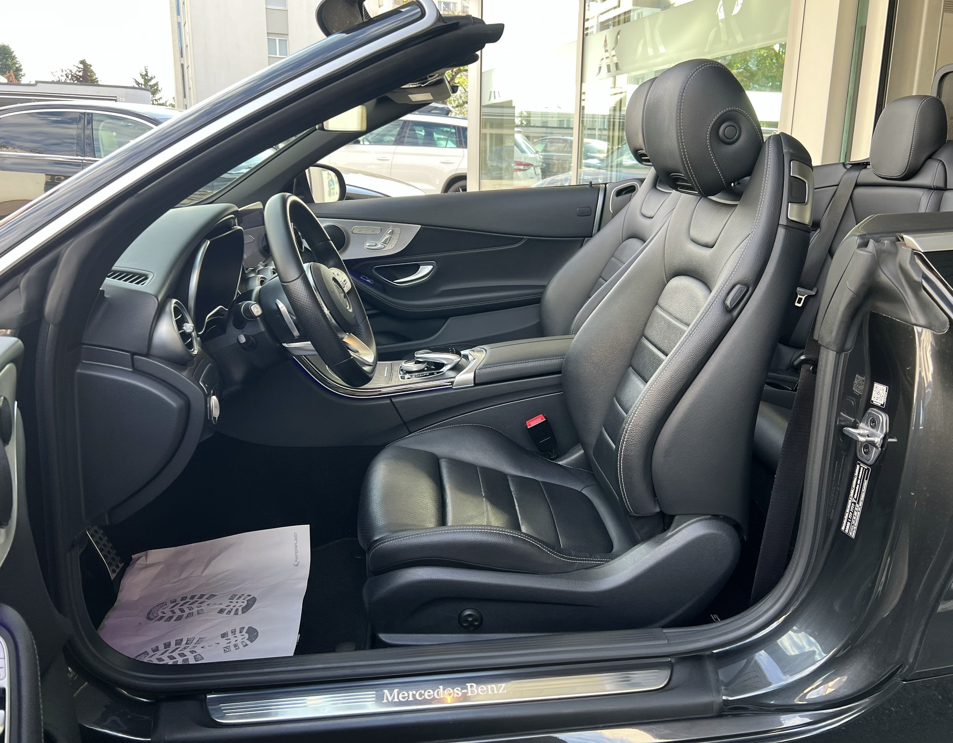 MERCEDES-BENZ C 200 AMG Line Cabriolet 4Matic 9G-Tronic-image-5