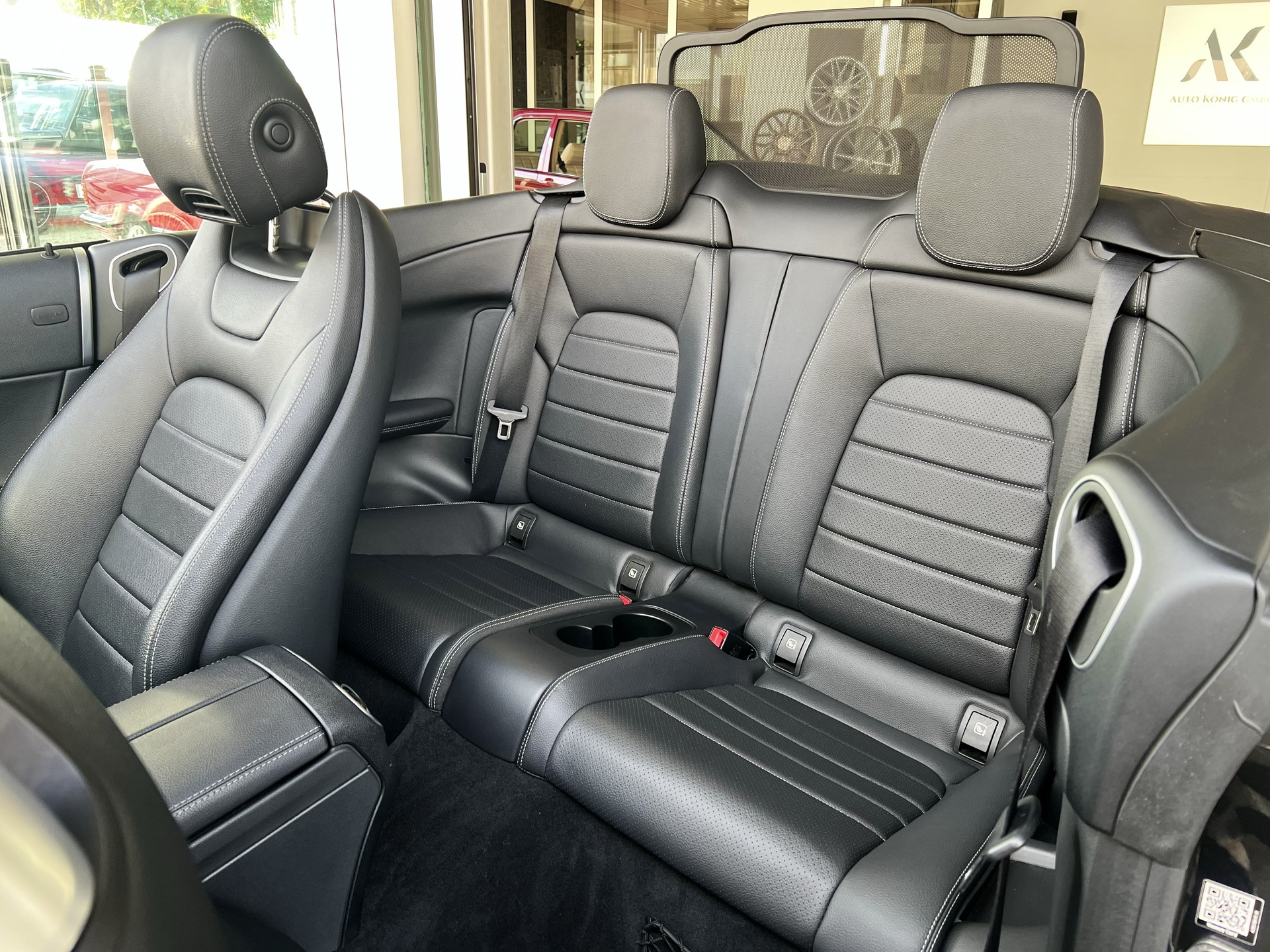 MERCEDES-BENZ C 200 AMG Line Cabriolet 4Matic 9G-Tronic-image-4