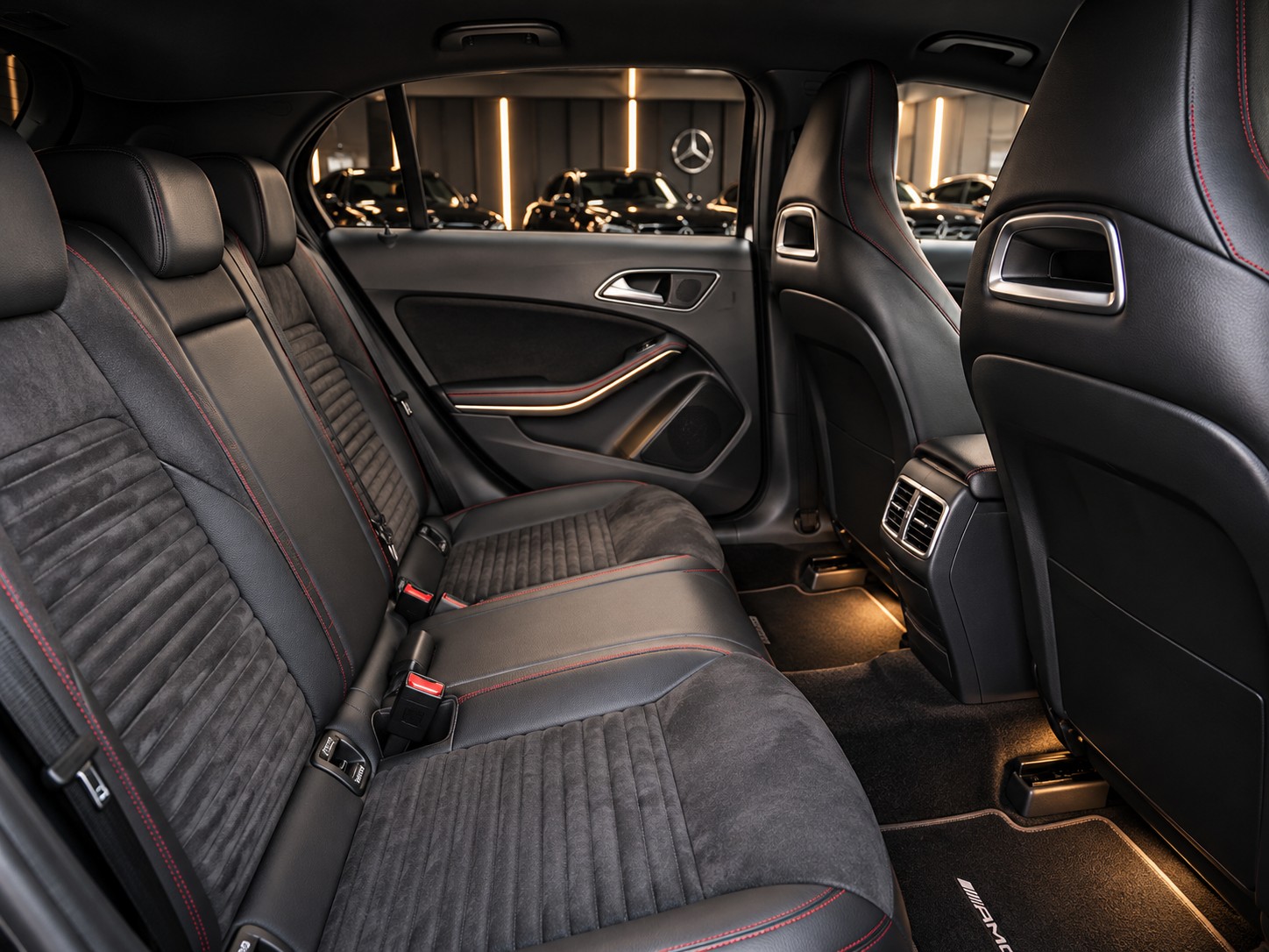 MERCEDES-BENZ A 180 CDI AMG Line-image-4