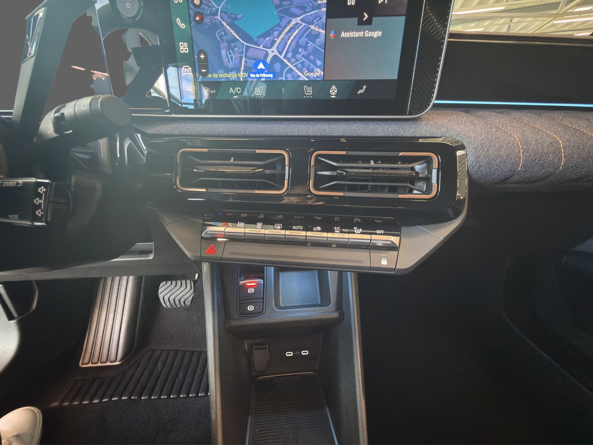 RENAULT R4 E-Tech Comfort Range 52 kWh Techno-image-11