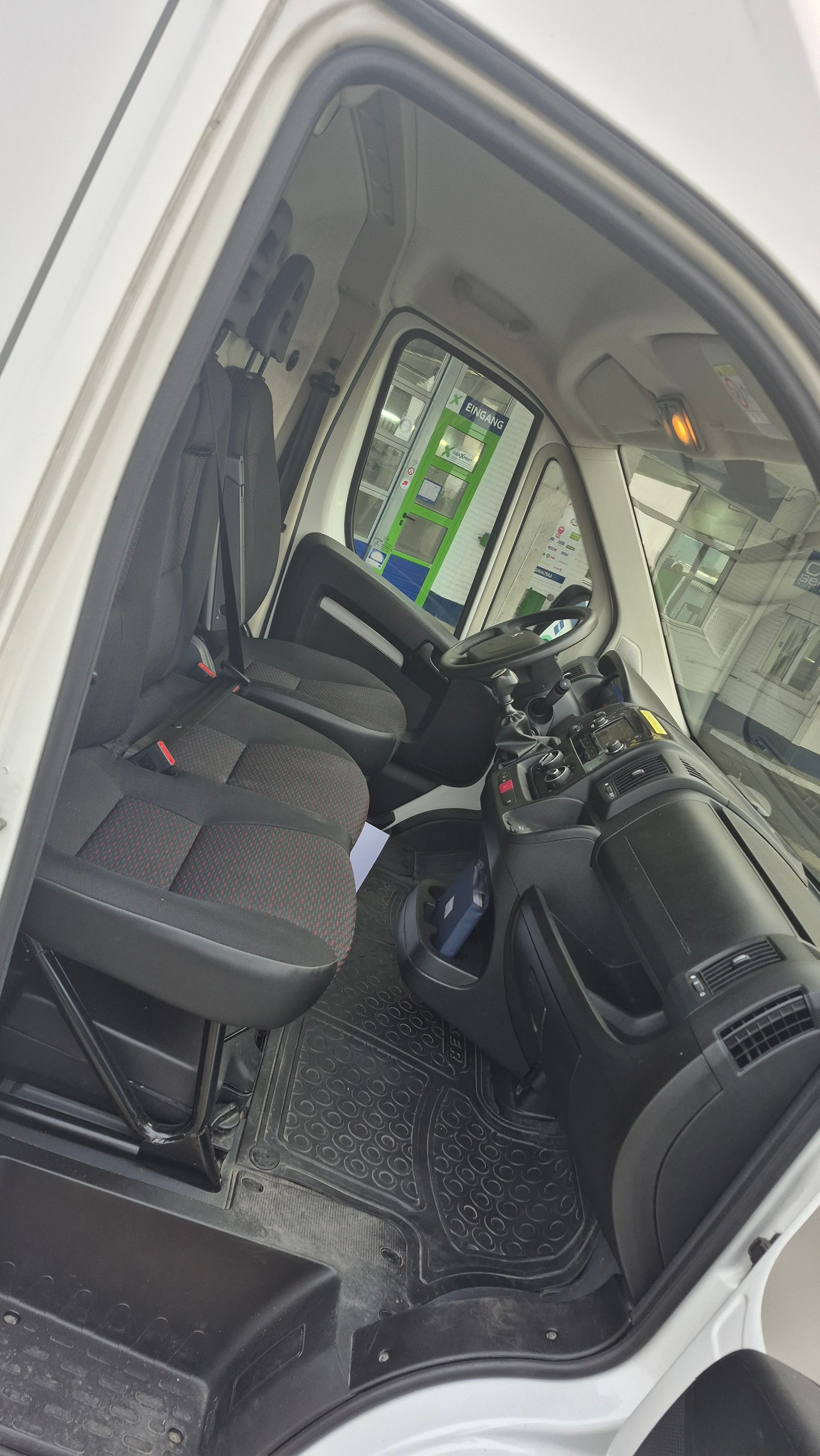 PEUGEOT Boxer 2.2 HDI 335 Premium L2H2-image-2