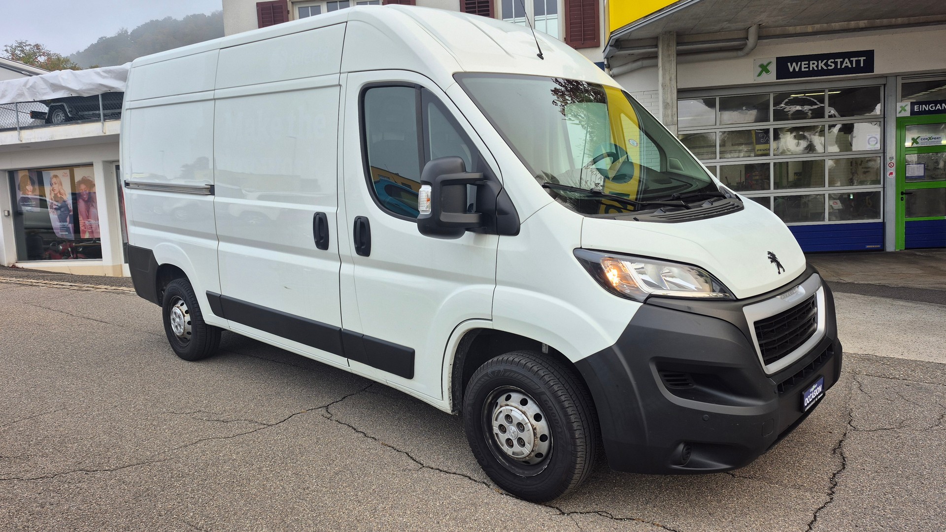 PEUGEOT Boxer 2.2 HDI 335 Premium L2H2-image-0