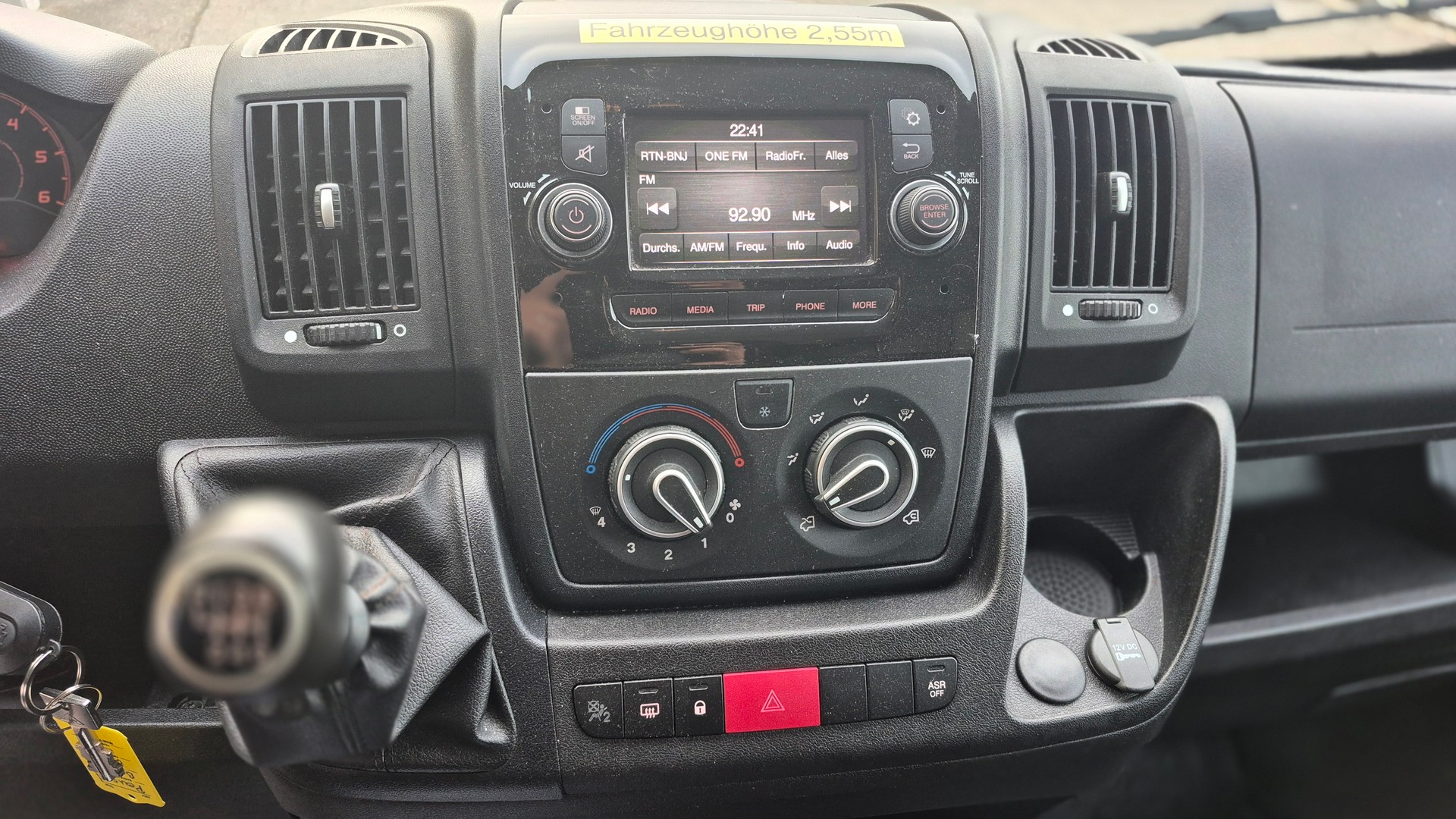 PEUGEOT Boxer 2.2 HDI 335 Premium L2H2-image-9