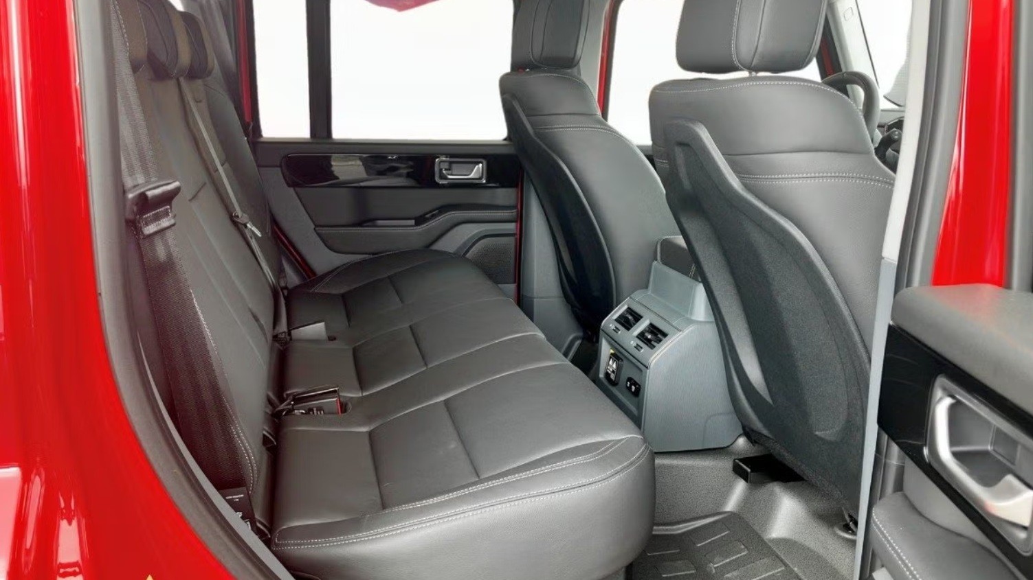 INEOS Grenadier 3.0D Utility Wagon 5-Sitz-image-8