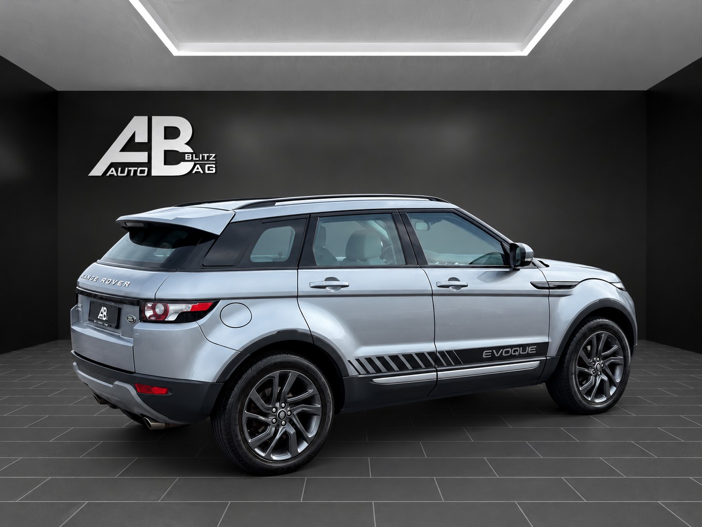 LAND ROVER Range Rover Evoque 2.2 SD4 Pure AT6 mit 190 PS-image-4