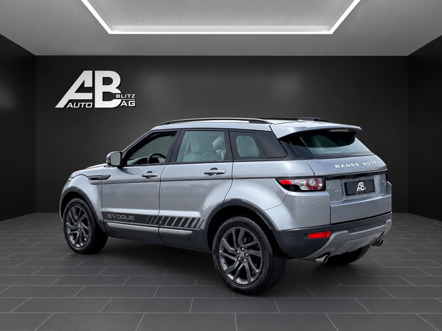 LAND ROVER Range Rover Evoque 2.2 SD4 Pure AT6 mit 190 PS-image-2