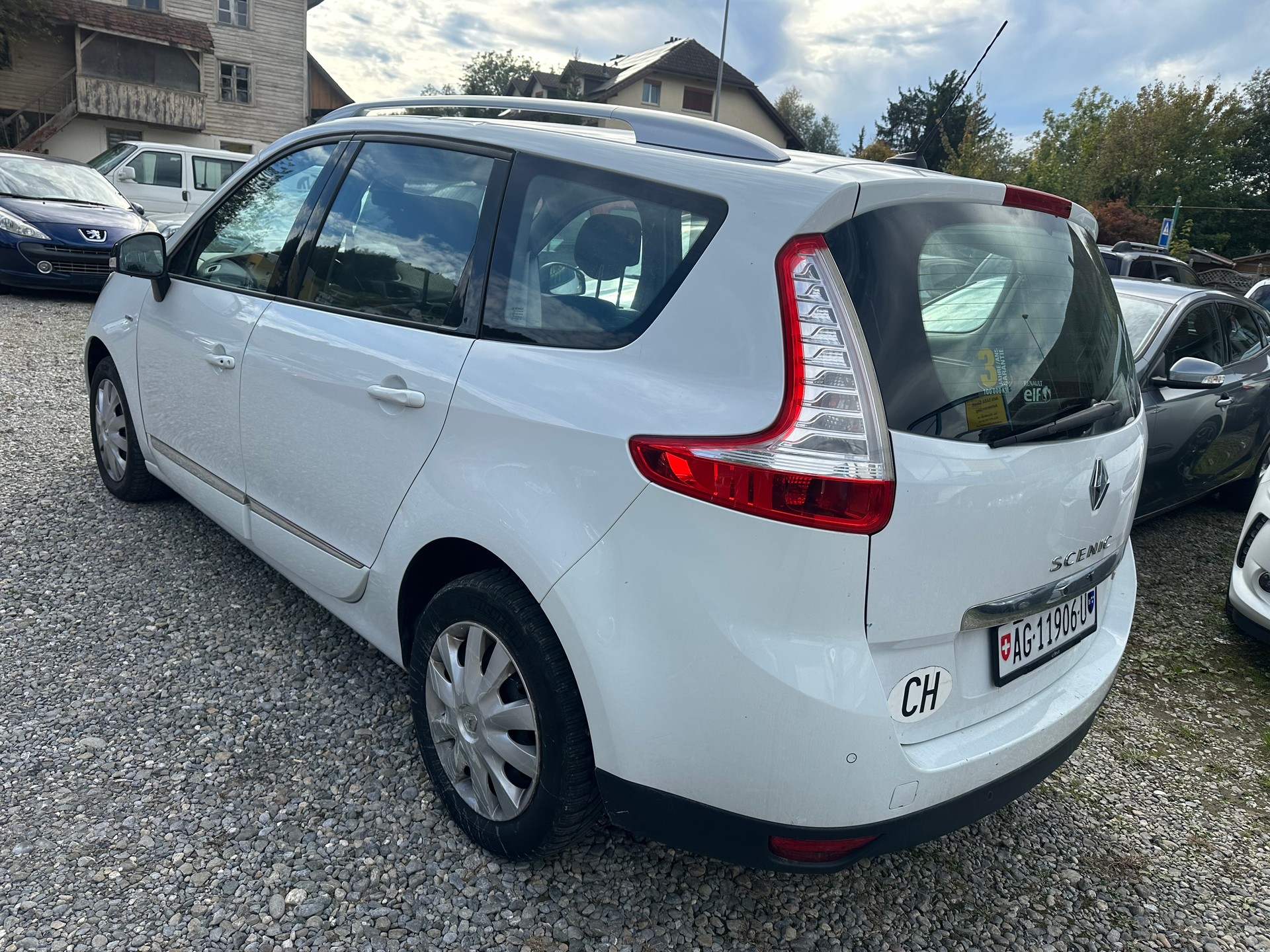 RENAULT Grand Scénic 1.4 16V Turbo Expression-image-4