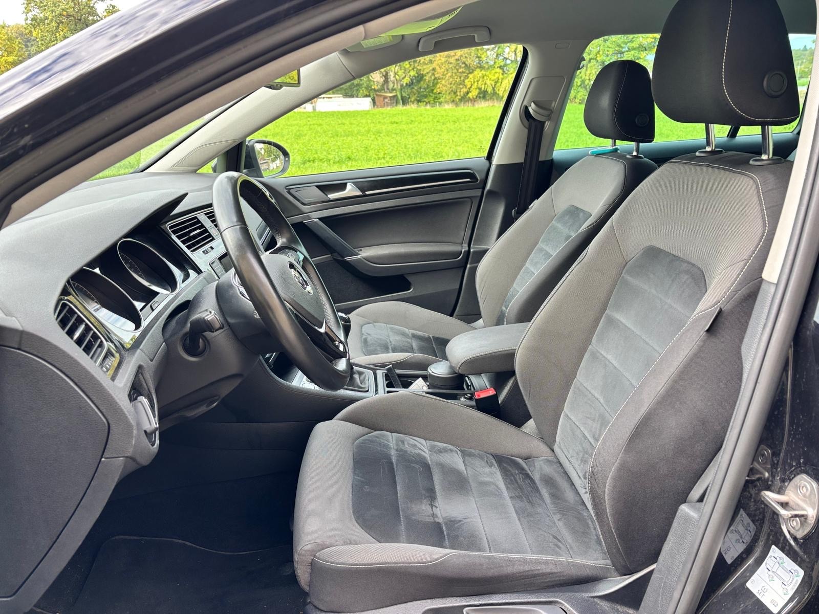 VW Golf Variant 2.0 TDI 65th Edition 4Motion-image-10