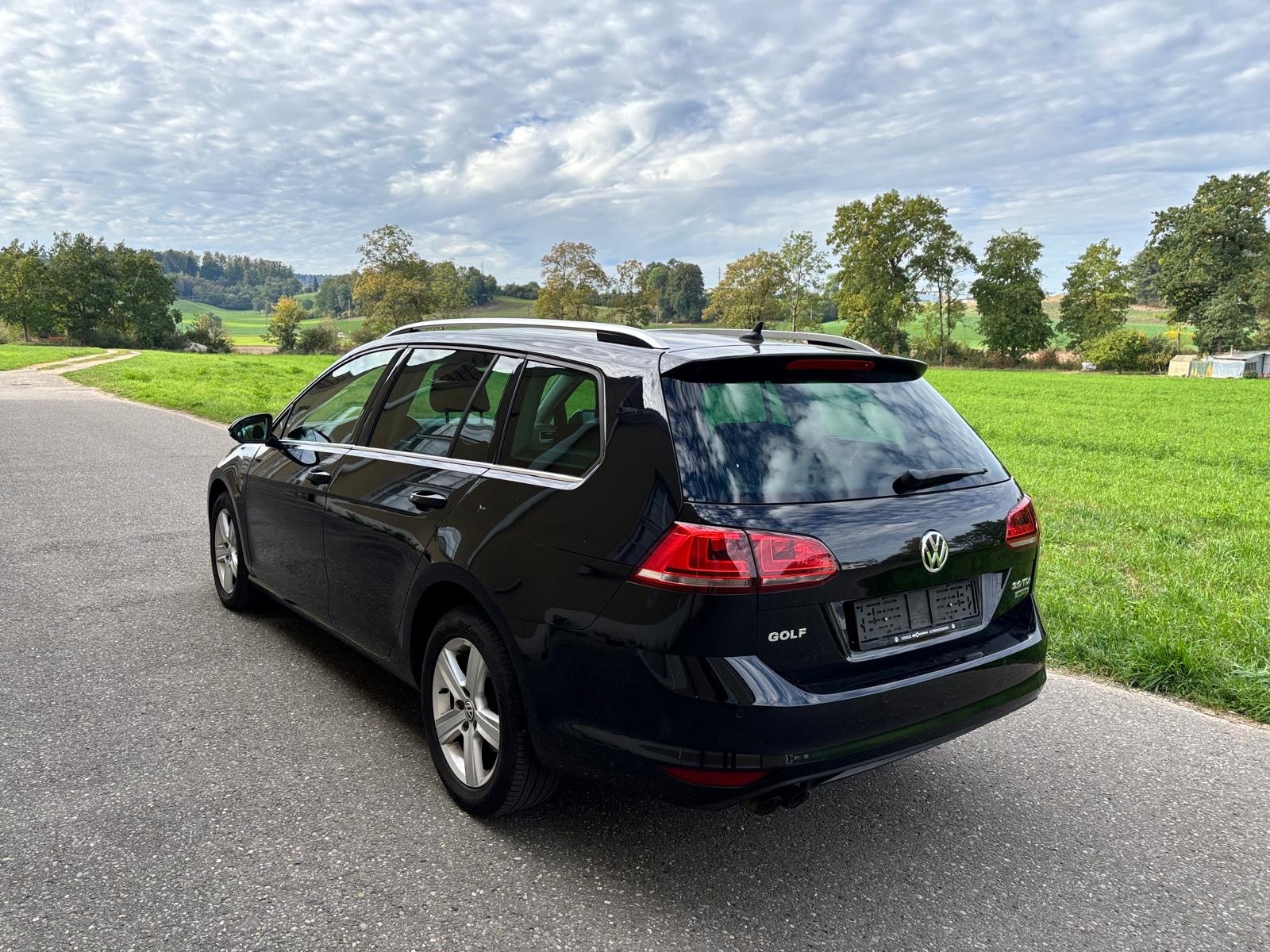 VW Golf Variant 2.0 TDI 65th Edition 4Motion-image-2