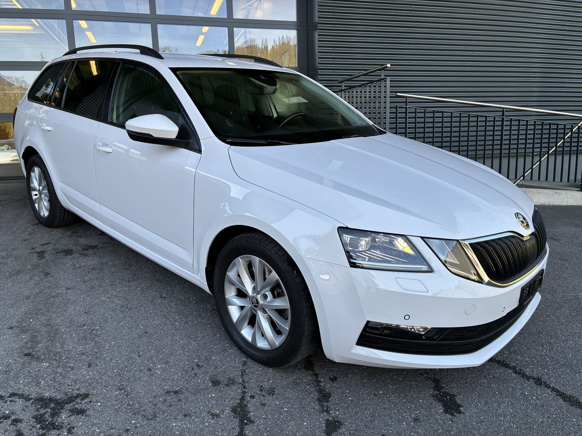 SKODA Octavia Combi 1.8 TSI Ambition 4x4 DSG-image-4