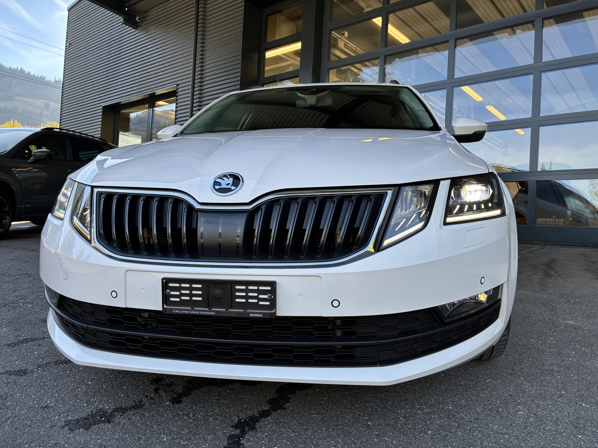 SKODA Octavia Combi 1.8 TSI Ambition 4x4 DSG-image-3