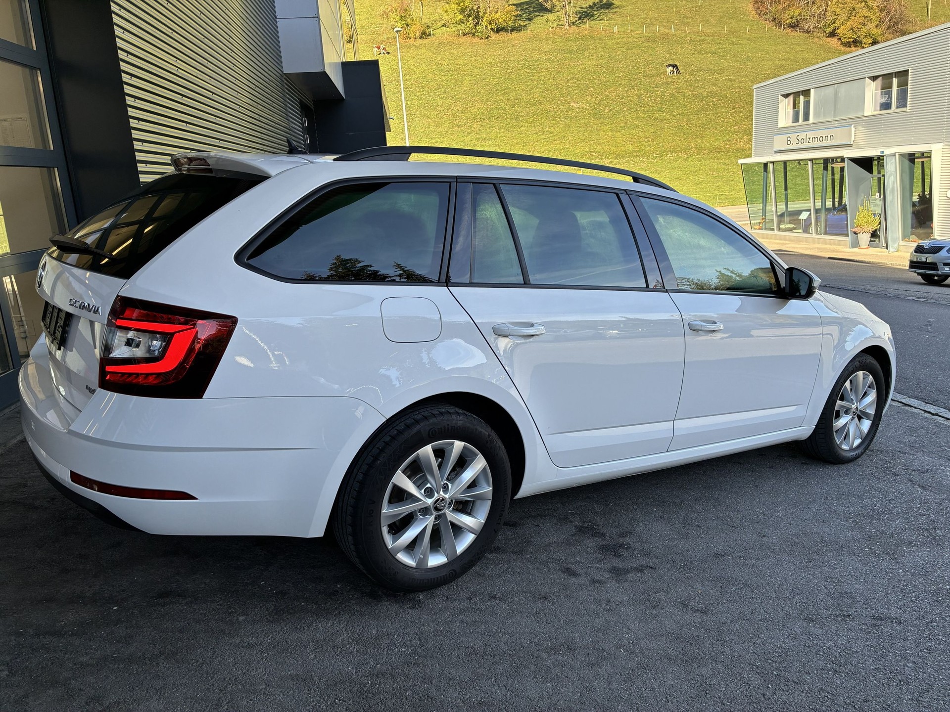 SKODA Octavia Combi 1.8 TSI Ambition 4x4 DSG-image-6