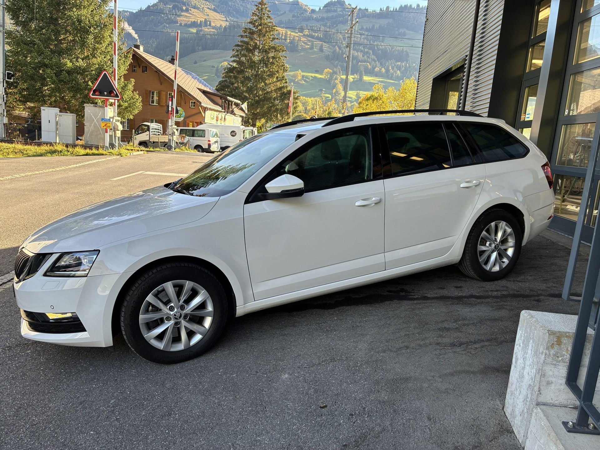 SKODA Octavia Combi 1.8 TSI Ambition 4x4 DSG-image-2