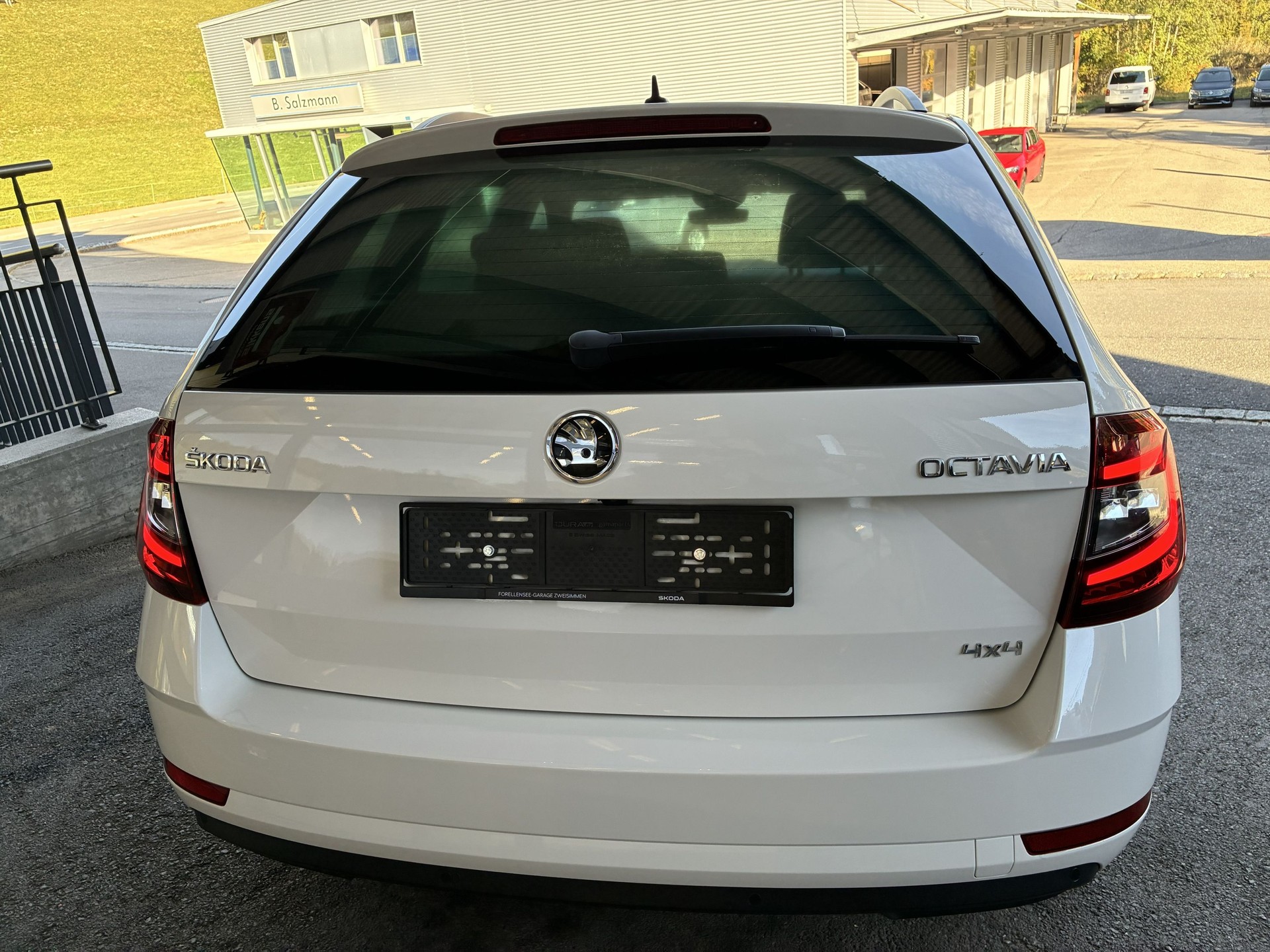 SKODA Octavia Combi 1.8 TSI Ambition 4x4 DSG-image-8