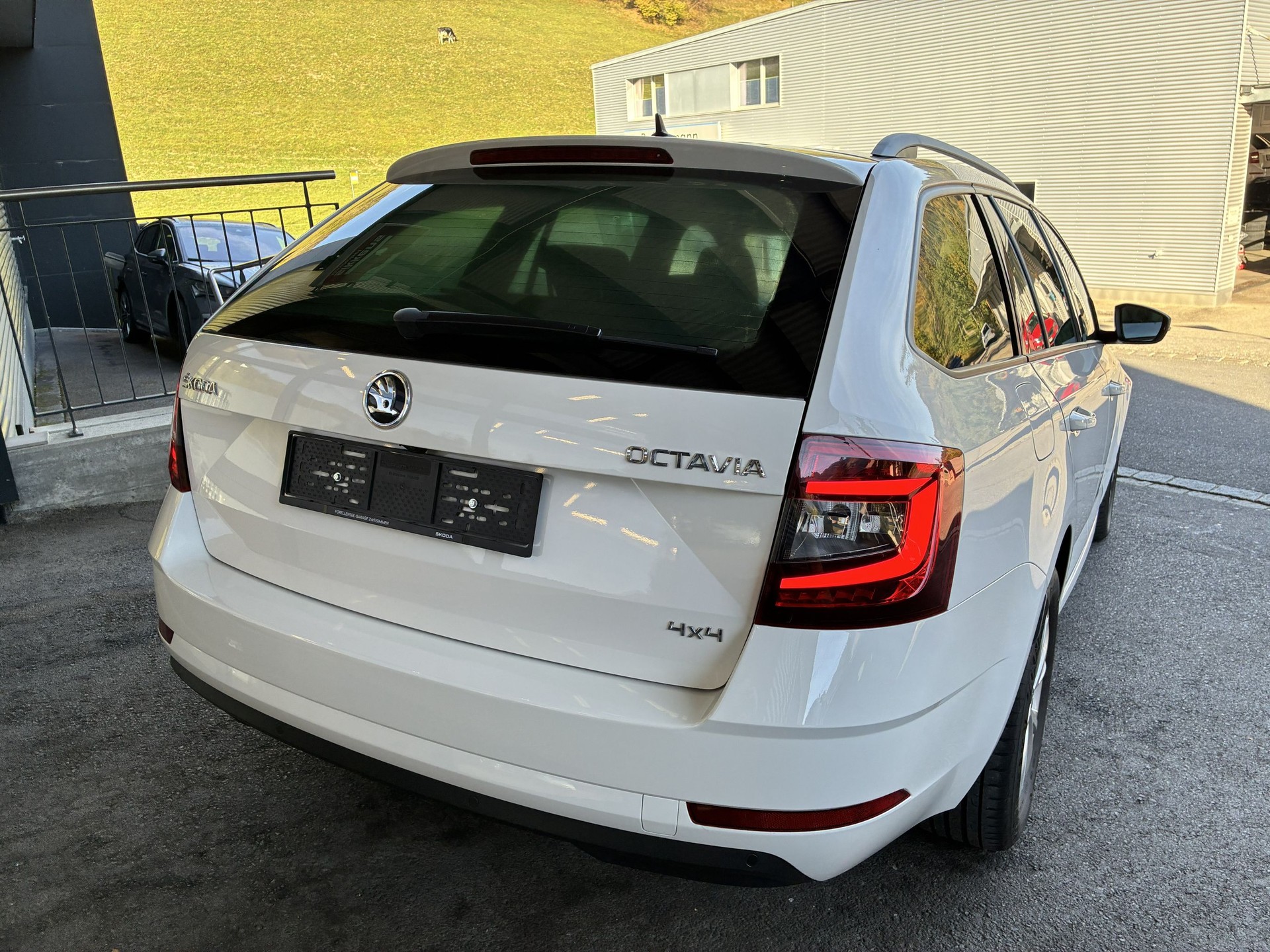 SKODA Octavia Combi 1.8 TSI Ambition 4x4 DSG-image-7