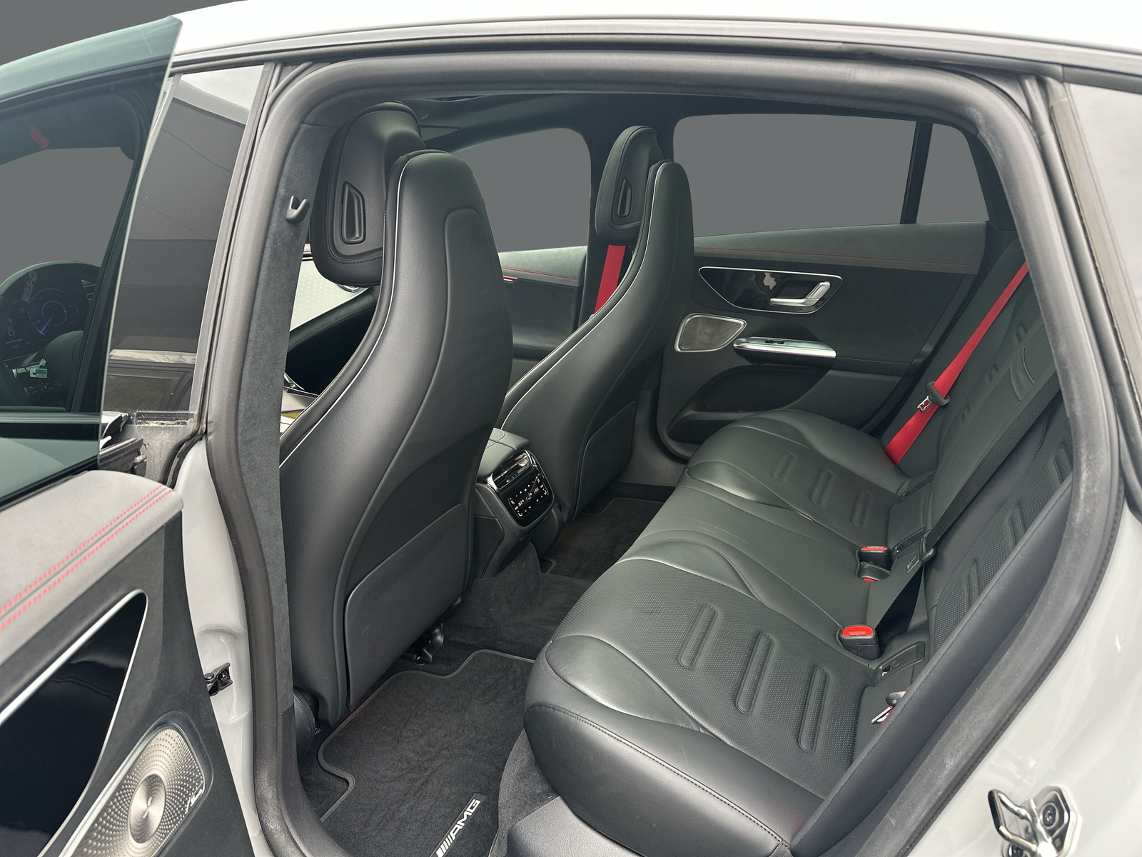 MERCEDES-BENZ EQE 43 AMG 4 Matic-image-13