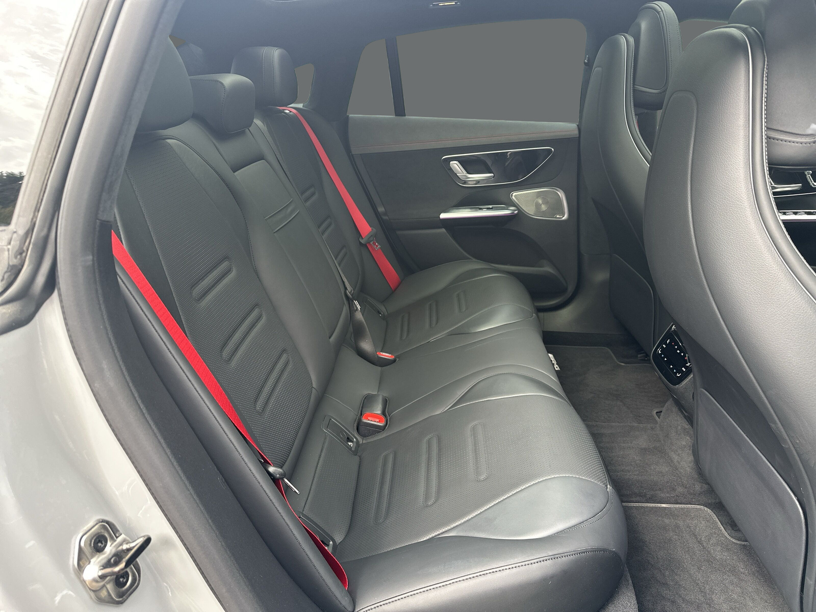 MERCEDES-BENZ EQE 43 AMG 4 Matic-image-18