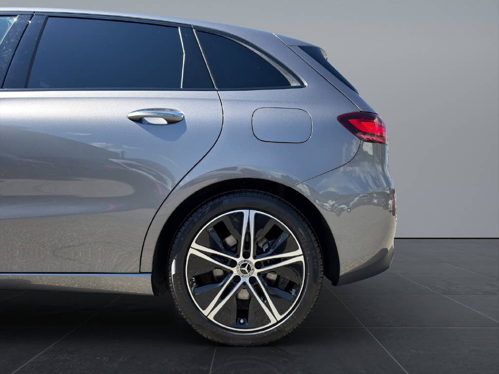 MERCEDES-BENZ B 220 Progressive 4matic-image-15