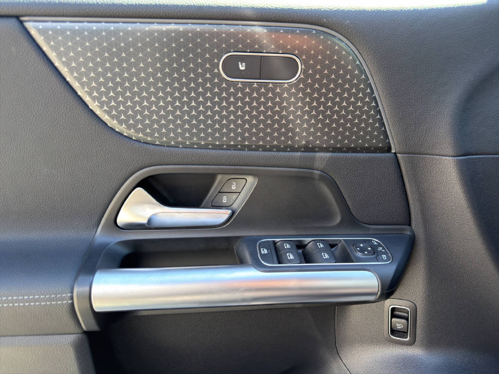 MERCEDES-BENZ B 220 Progressive 4matic-image-11