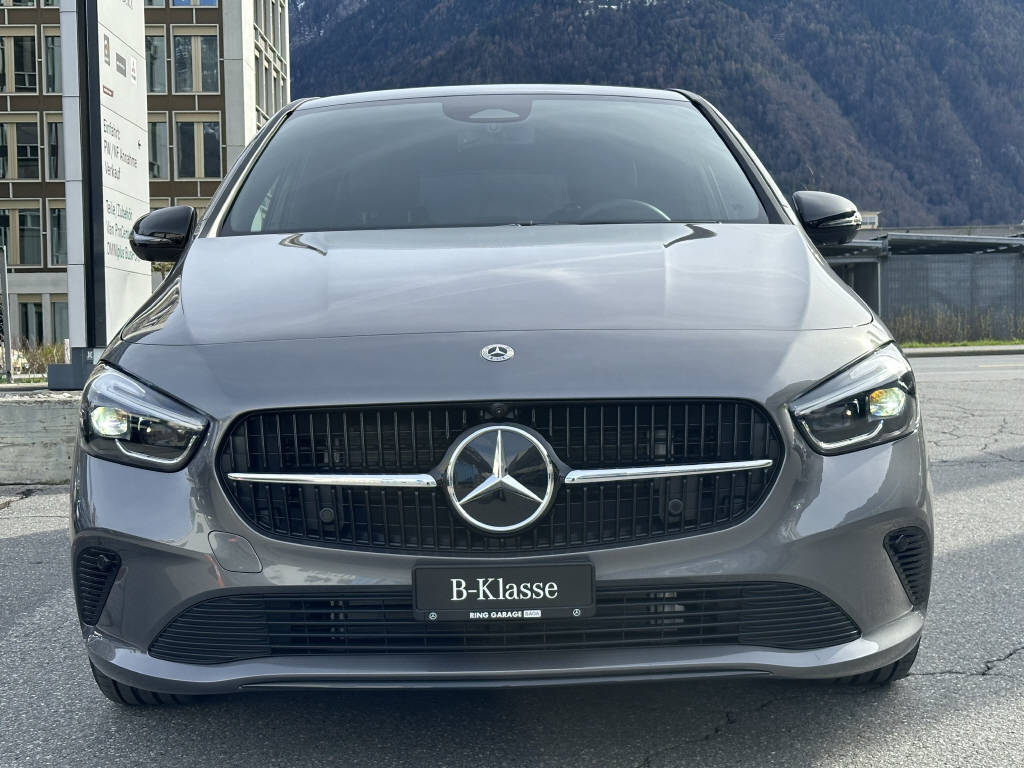 MERCEDES-BENZ B 220 Progressive 4matic-image-1