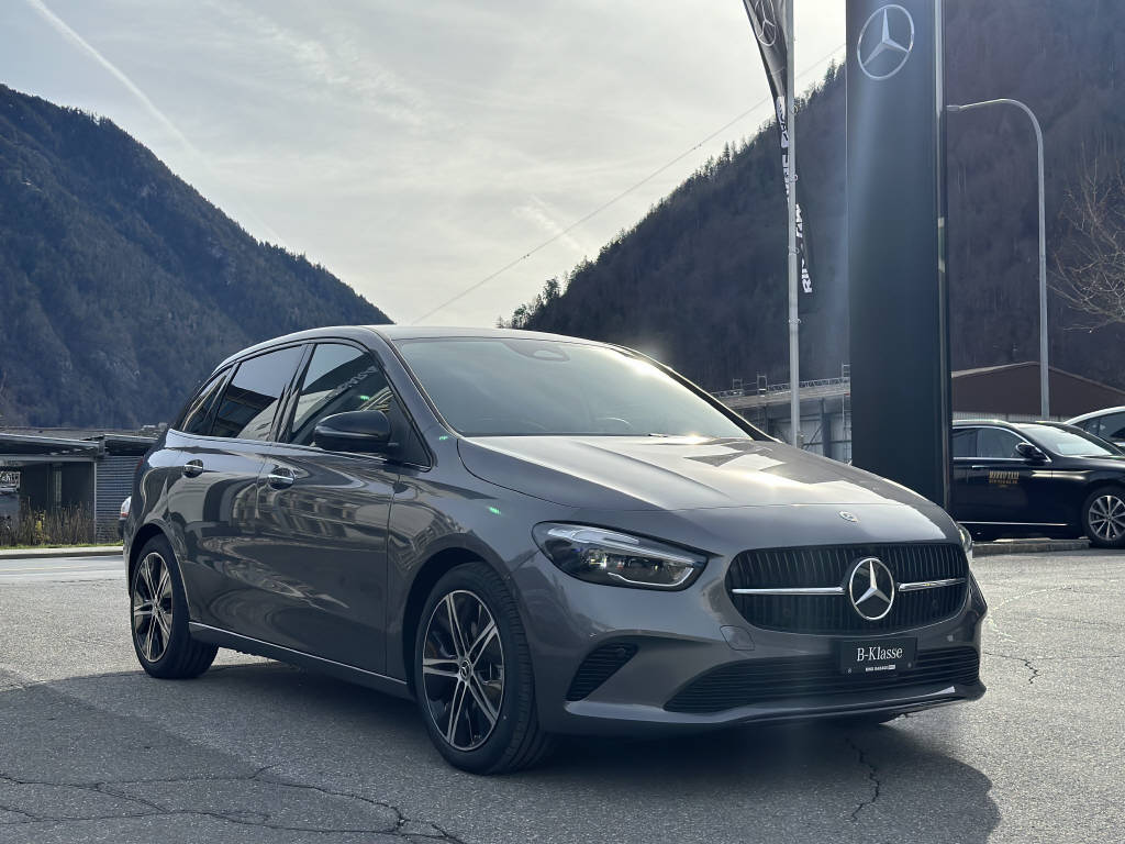 MERCEDES-BENZ B 220 Progressive 4matic-image-0