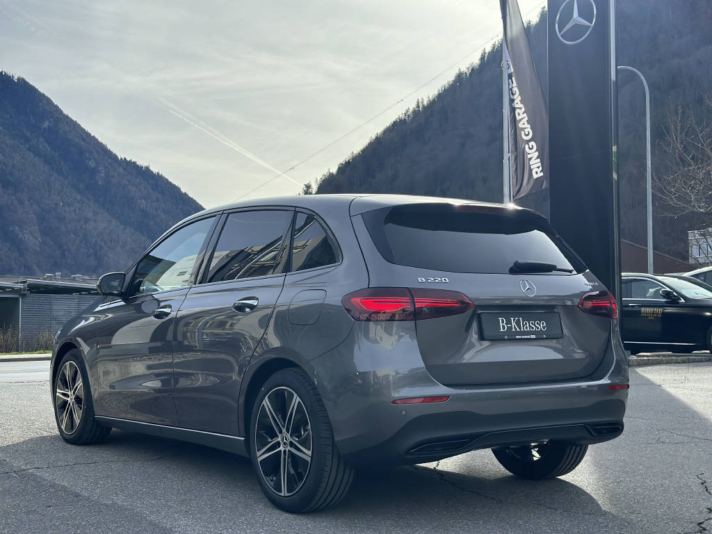 MERCEDES-BENZ B 220 Progressive 4matic-image-3