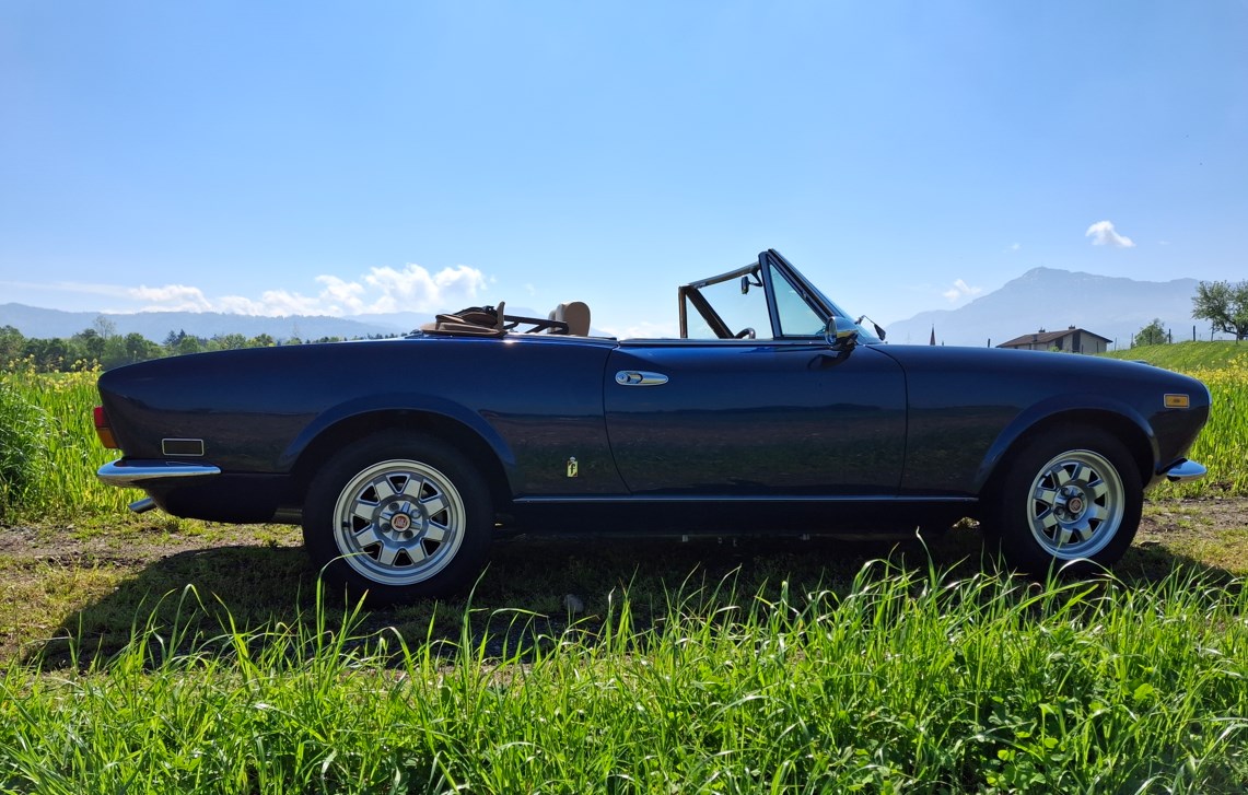 FIAT 124 Spider-image-1