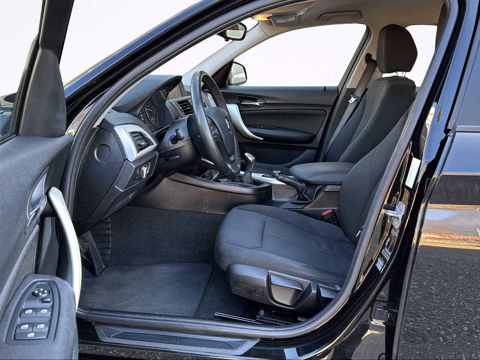 BMW 118i-image-10