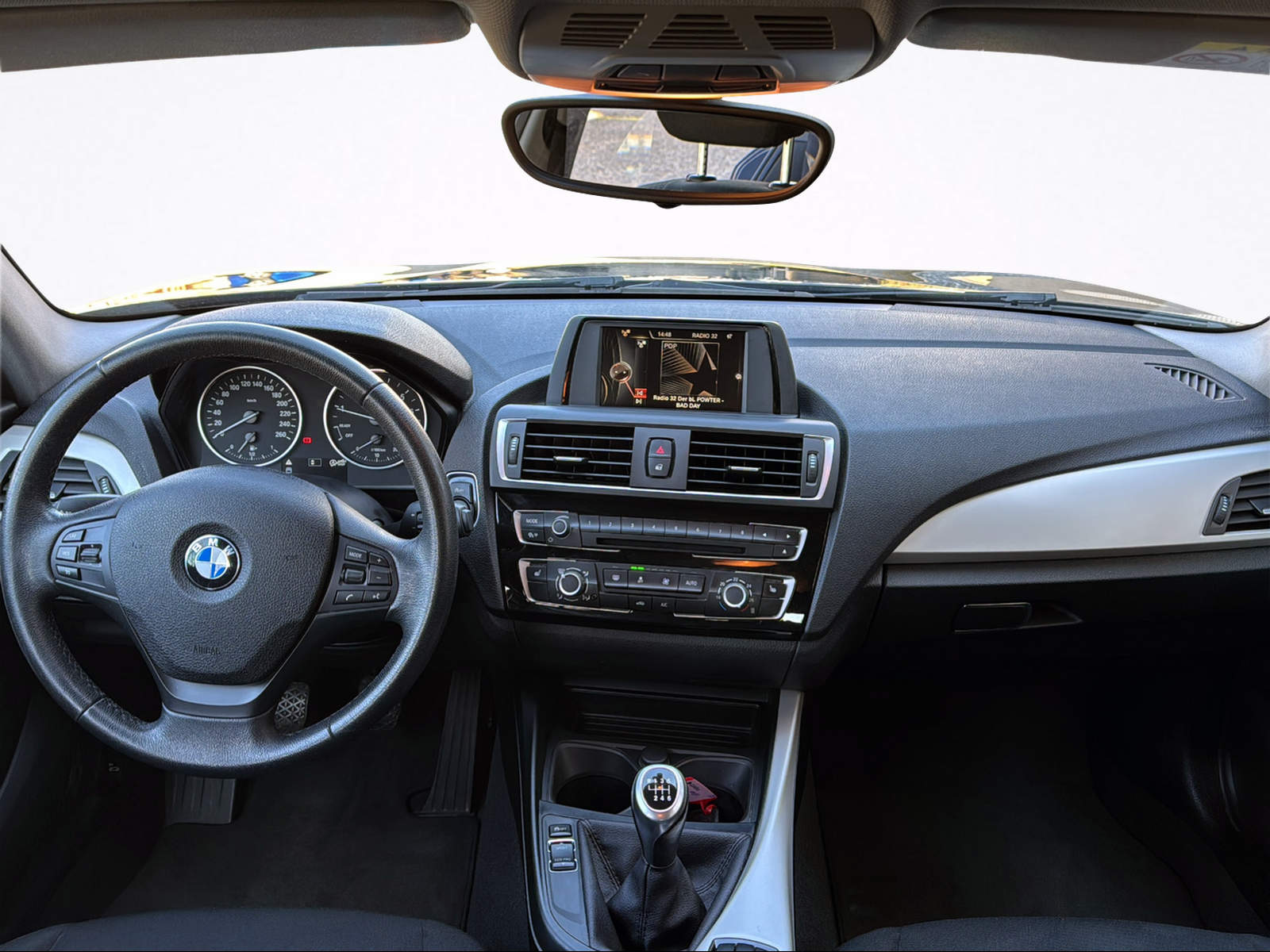 BMW 118i-image-8